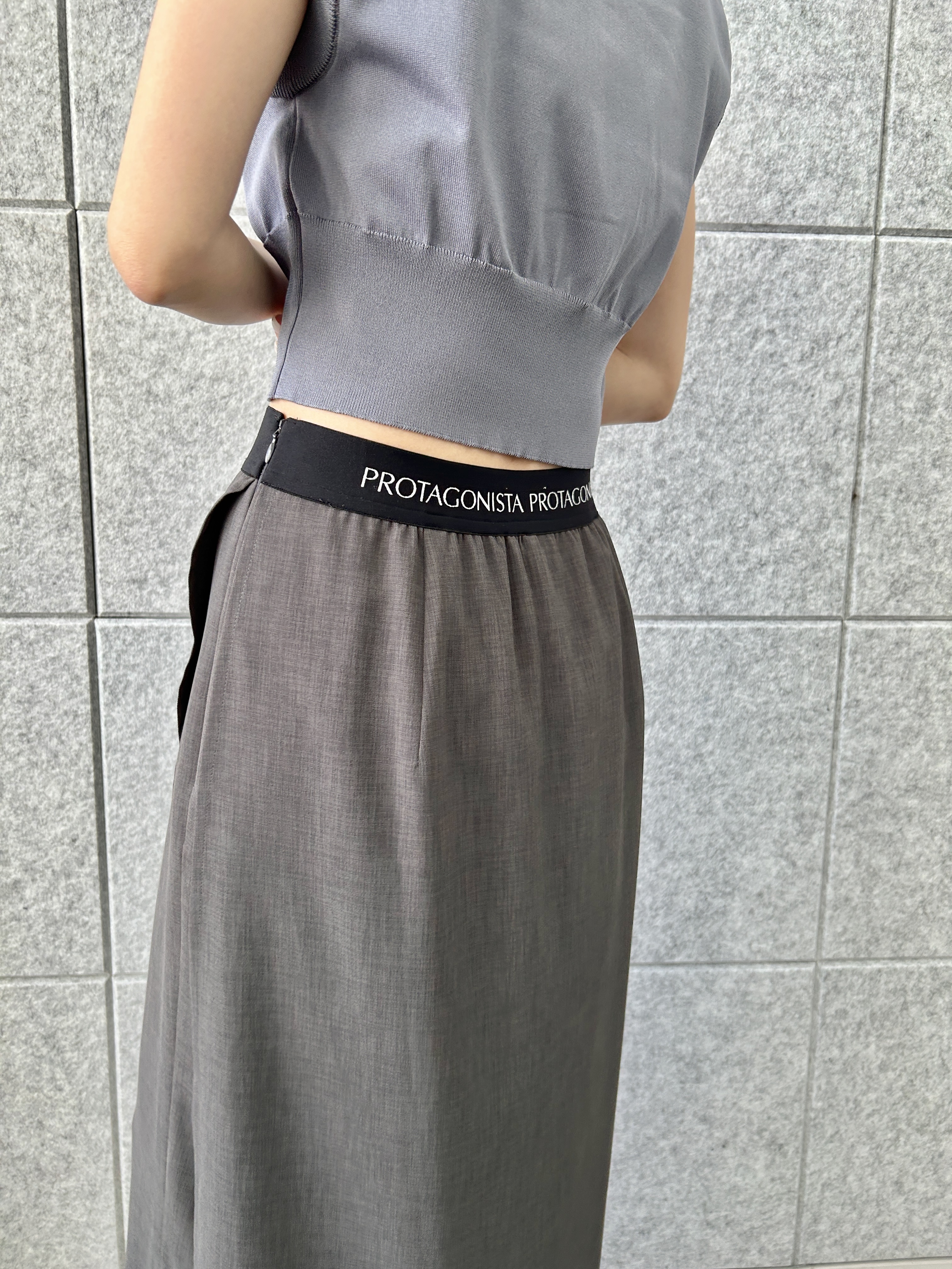 harunaさんの「CODE A｜design short vest」を使ったコーディネート