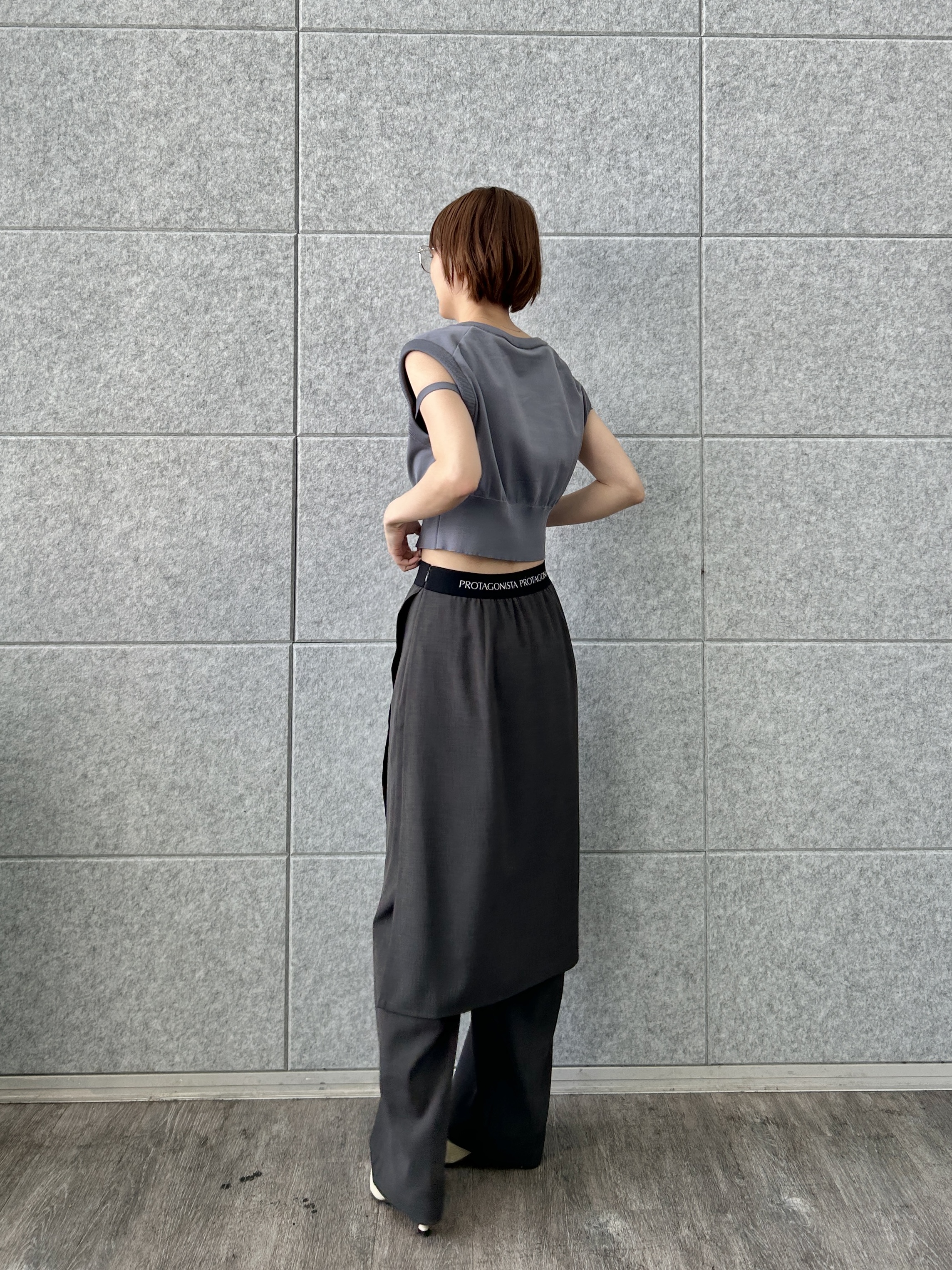 harunaさんの「CODE A｜design short vest」を使ったコーディネート