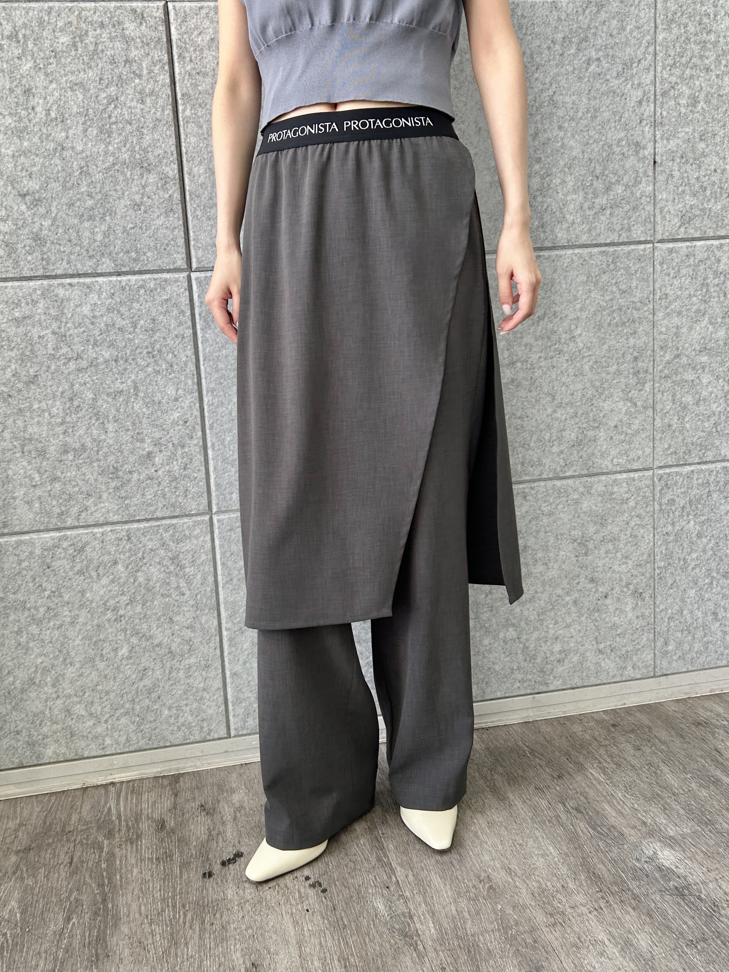 harunaさんの「CODE A｜design short vest」を使ったコーディネート