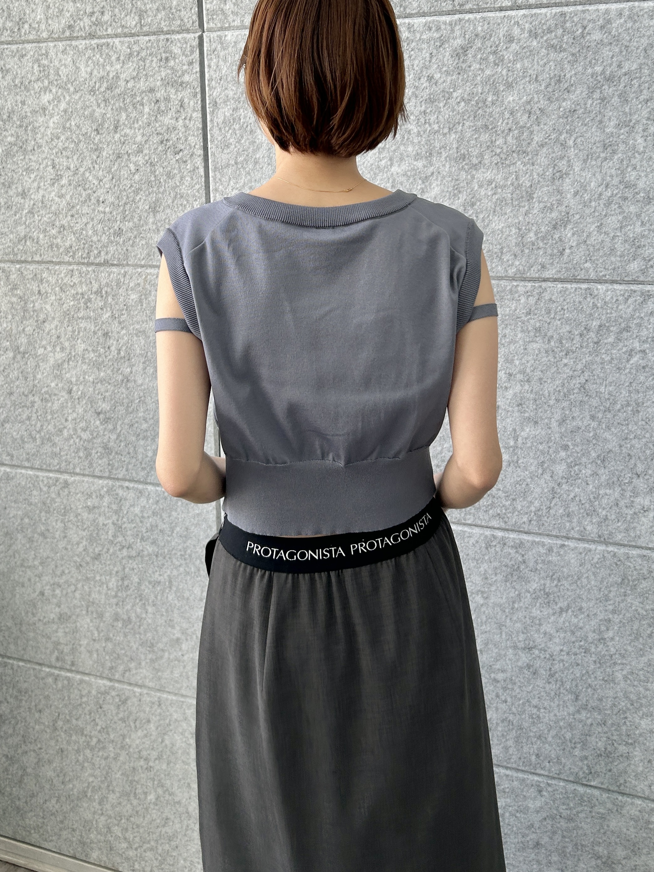 harunaさんの「CODE A｜design short vest」を使ったコーディネート