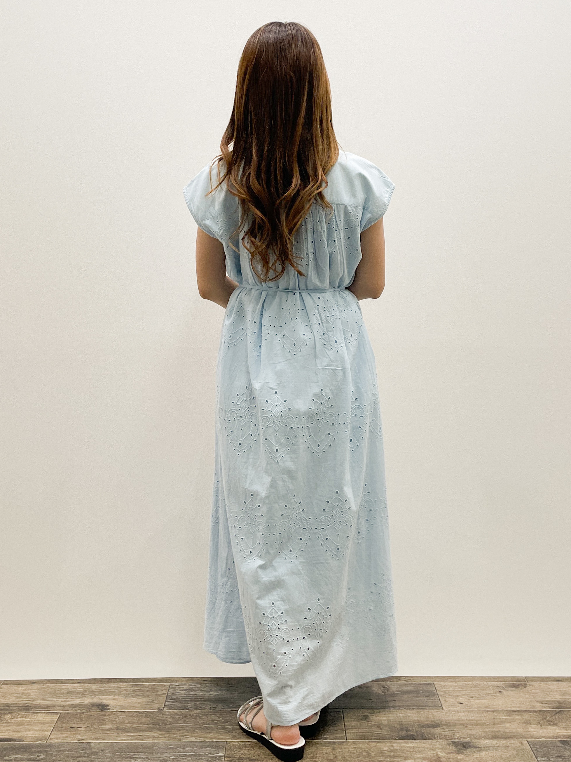 Asukaさんの「OPAQUE.CLIP｜アイレットレース刺繍ワンピース【洗える】」を使ったコーディネート