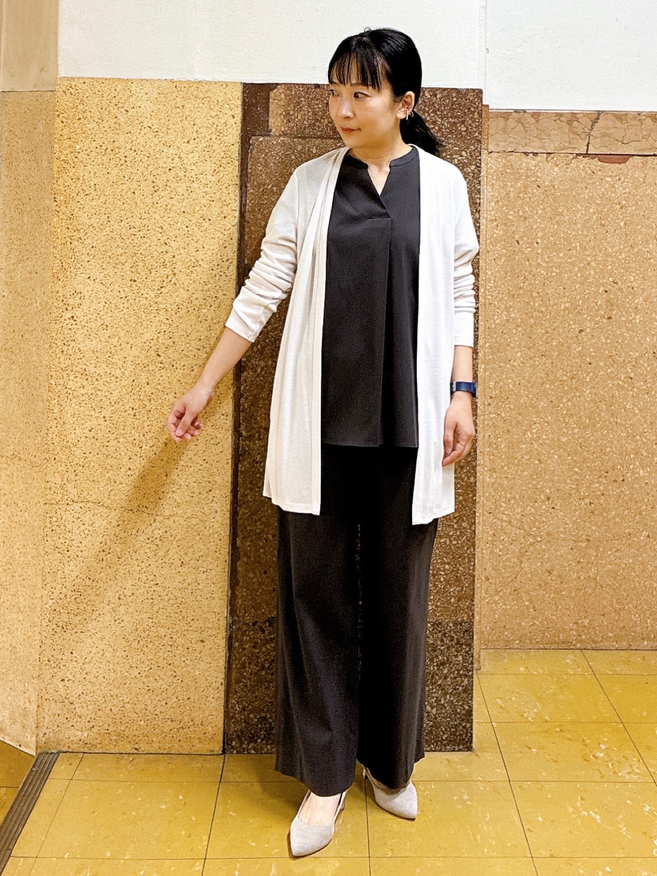 hattoriさんの「INDIVI｜【褒められパンツ／洗える／ウエストゴム】ワイドタックパンツ」を使ったコーディネート