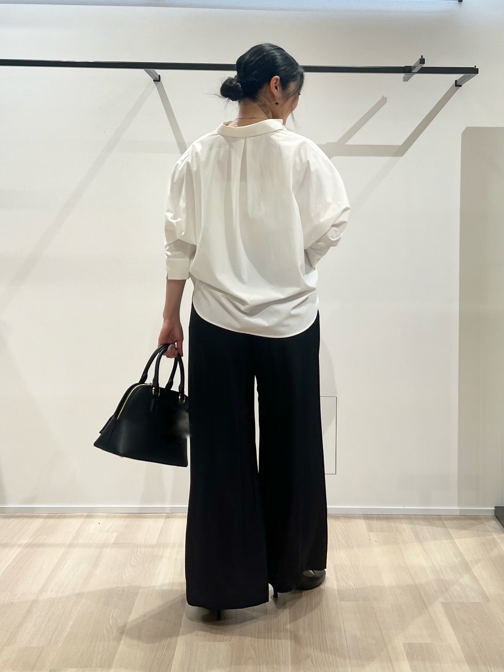 TOMOMIさんの「UNTITLED｜【接触冷感/吸水速乾/UVカット】ドルマンスリーブシャツ」を使ったコーディネート