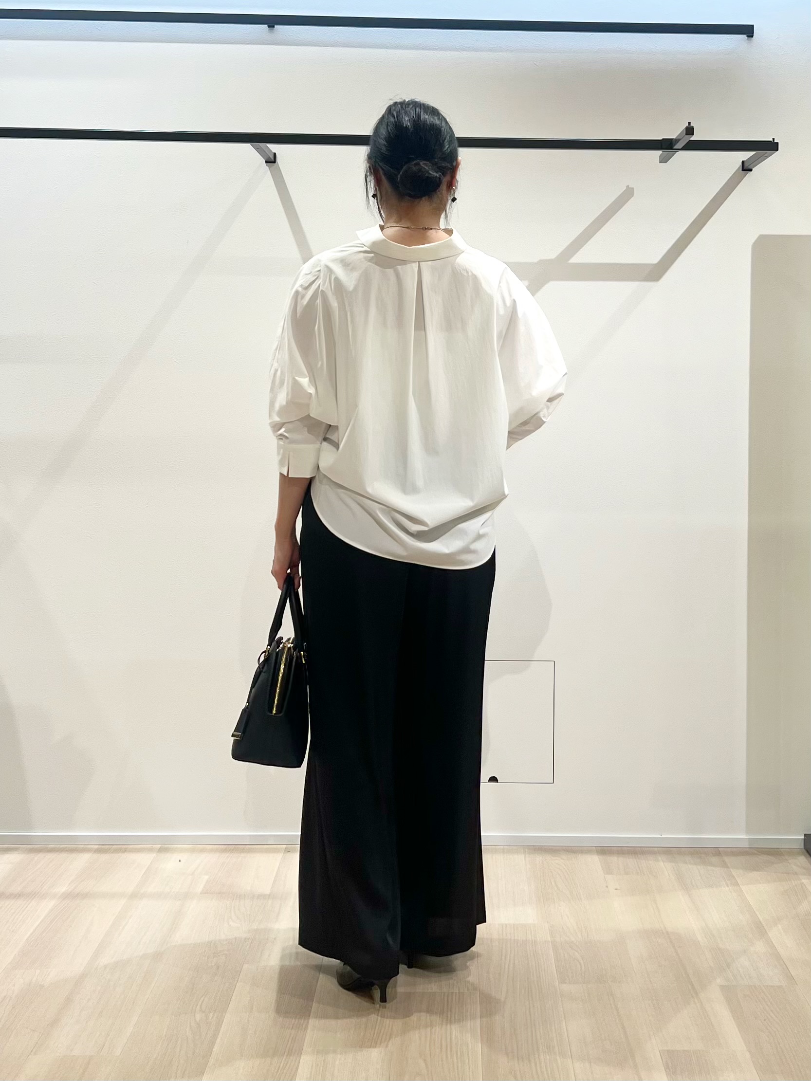 TOMOMIさんの「UNTITLED｜【接触冷感/吸水速乾/UVカット】ドルマンスリーブシャツ」を使ったコーディネート