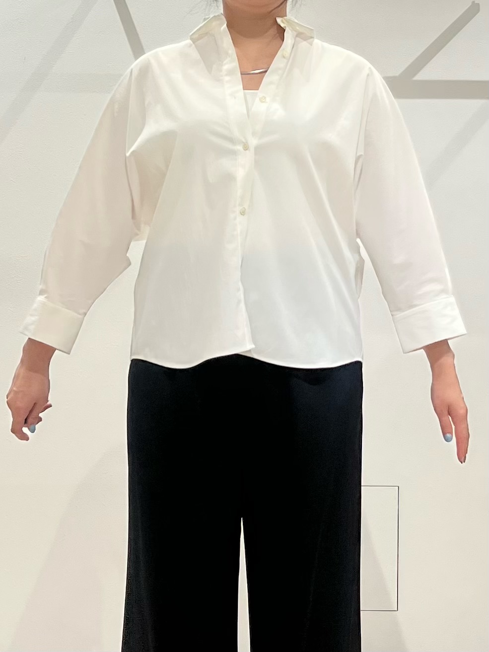 TOMOMIさんの「UNTITLED｜【接触冷感/吸水速乾/UVカット】ドルマンスリーブシャツ」を使ったコーディネート