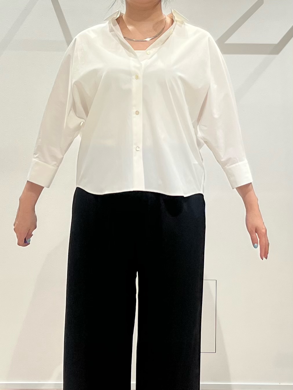 TOMOMIさんの「UNTITLED｜【接触冷感/吸水速乾/UVカット】ドルマンスリーブシャツ」を使ったコーディネート