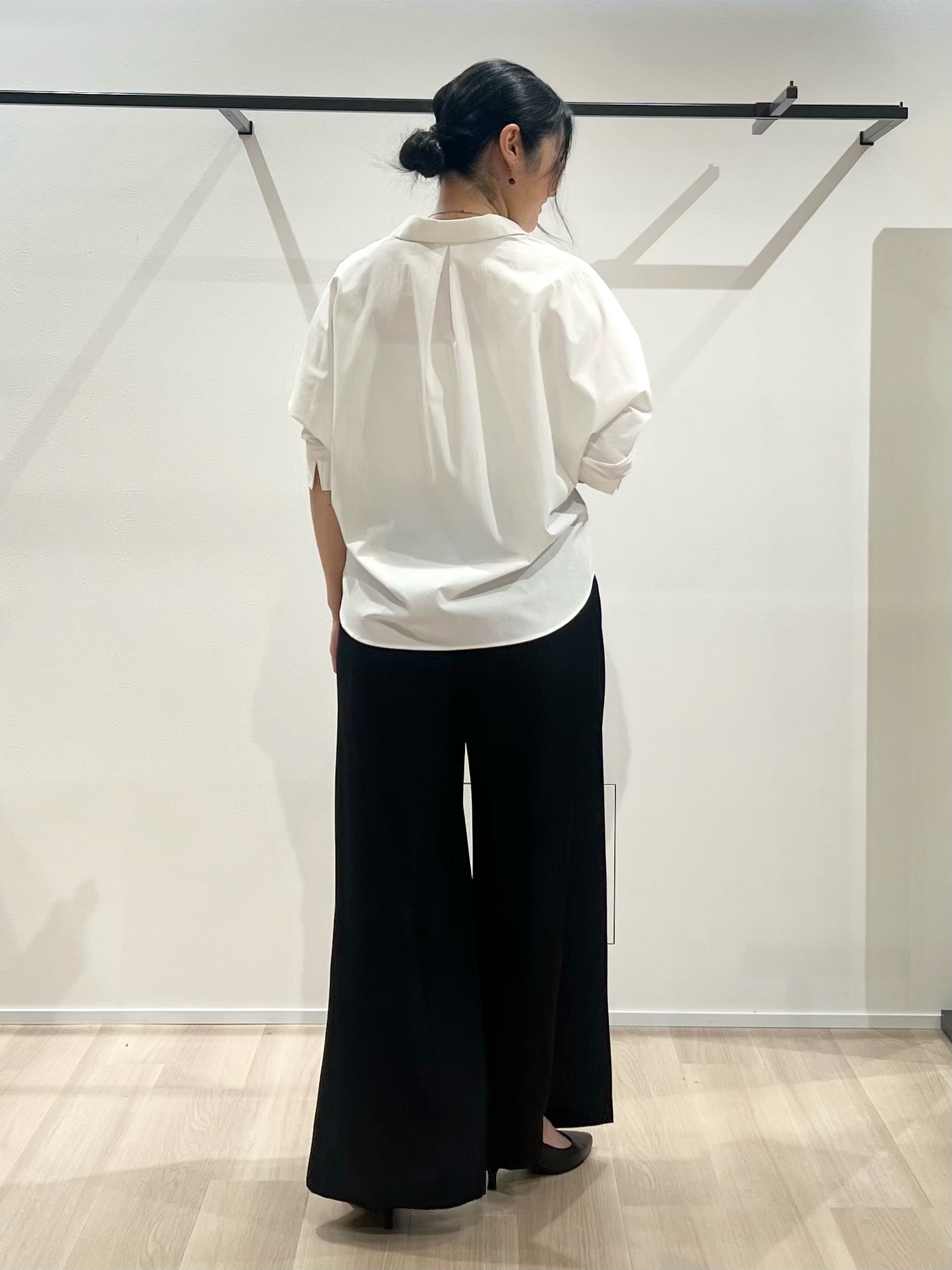 TOMOMIさんの「UNTITLED｜【接触冷感/吸水速乾/UVカット】ドルマンスリーブシャツ」を使ったコーディネート