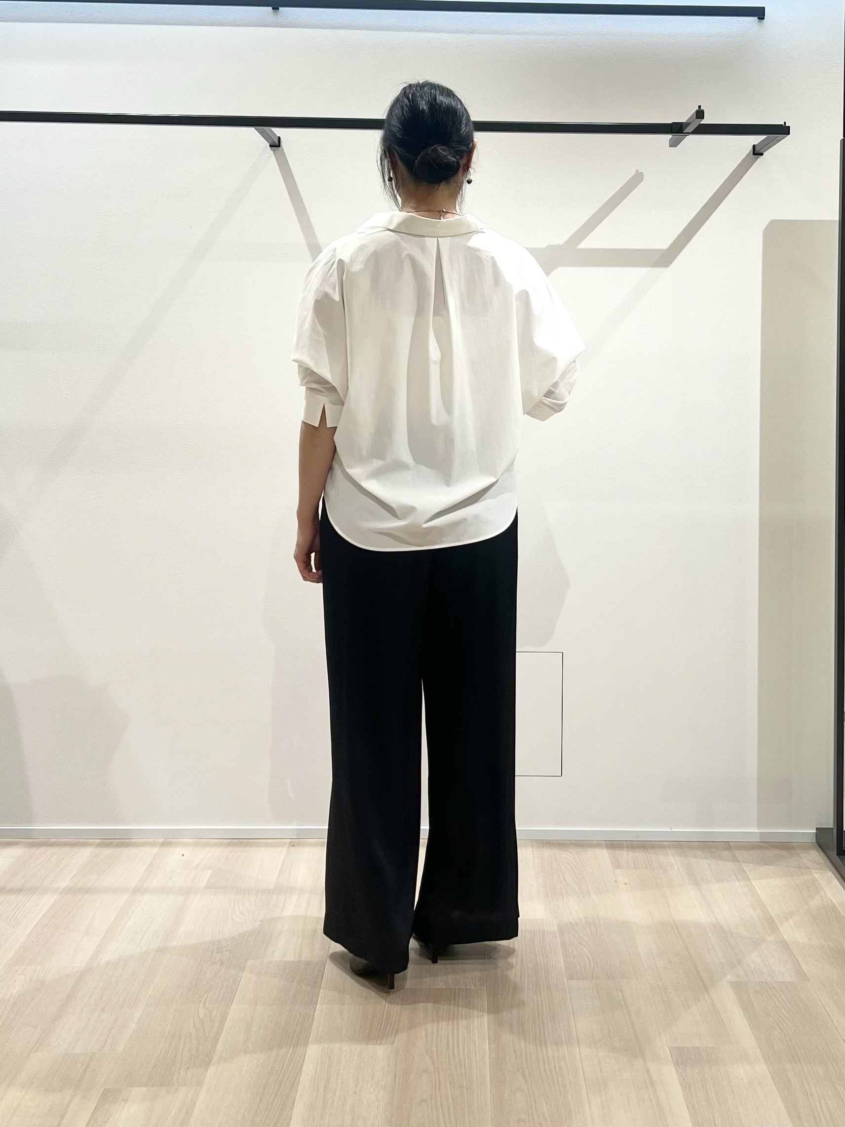TOMOMIさんの「UNTITLED｜【接触冷感/吸水速乾/UVカット】ドルマンスリーブシャツ」を使ったコーディネート