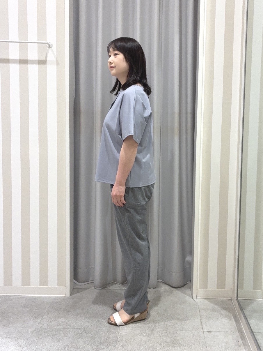 vanseさんの「SHOO･LA･RUE｜【S-LL/通勤】洗濯後しわになりにくい メタルポイントスキッパートップス」を使ったコーディネート