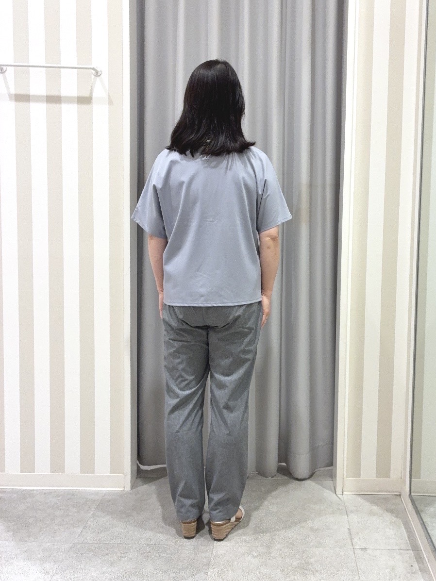 vanseさんの「SHOO･LA･RUE｜【S-LL/通勤】洗濯後しわになりにくい メタルポイントスキッパートップス」を使ったコーディネート