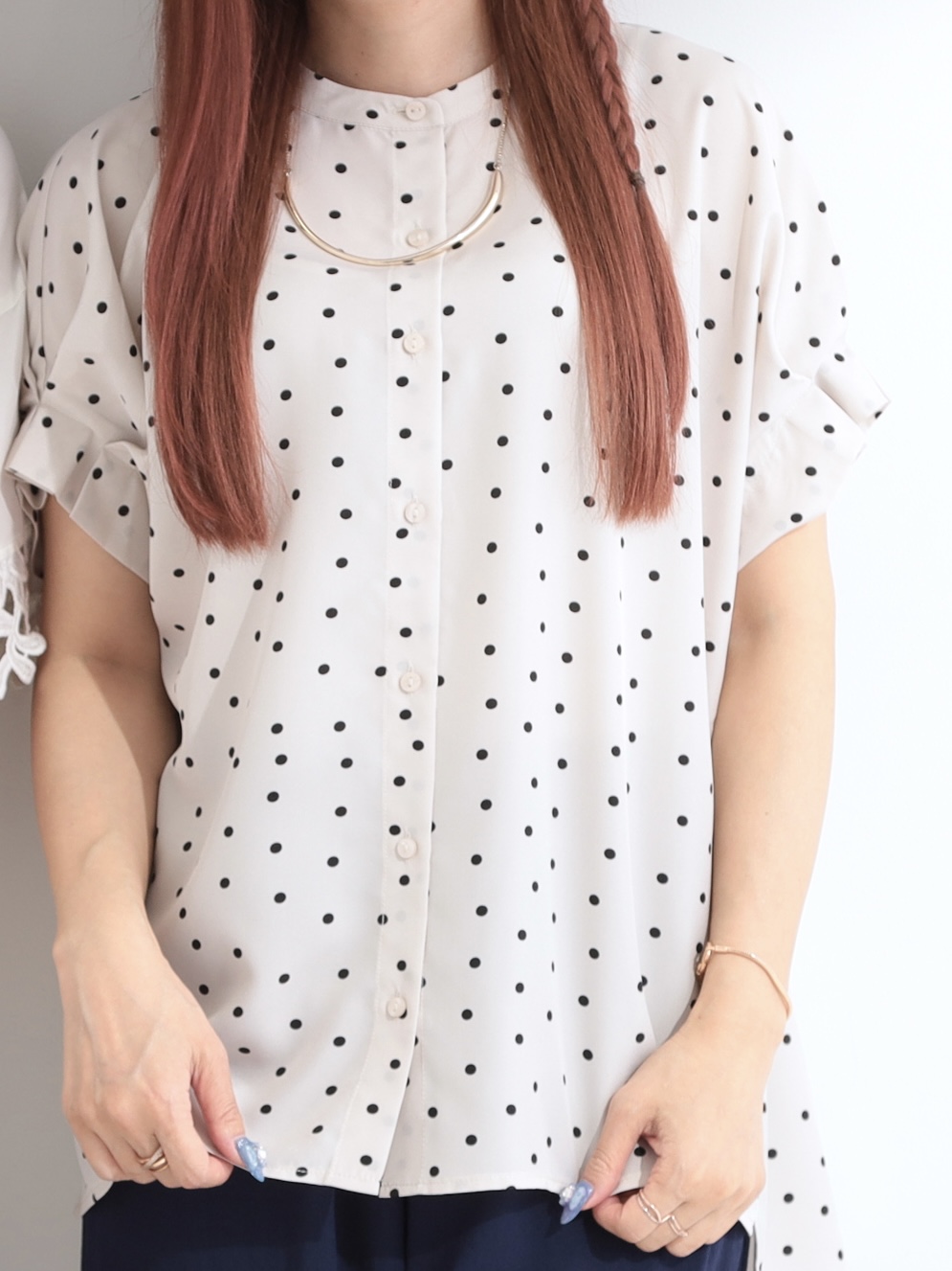 ゆゆさんの「SHOO･LA･RUE｜【洗濯機可／洗濯後しわになりにくい】大人の甘さをプラスする ドット柄袖タックブラウス」を使ったコーディネート