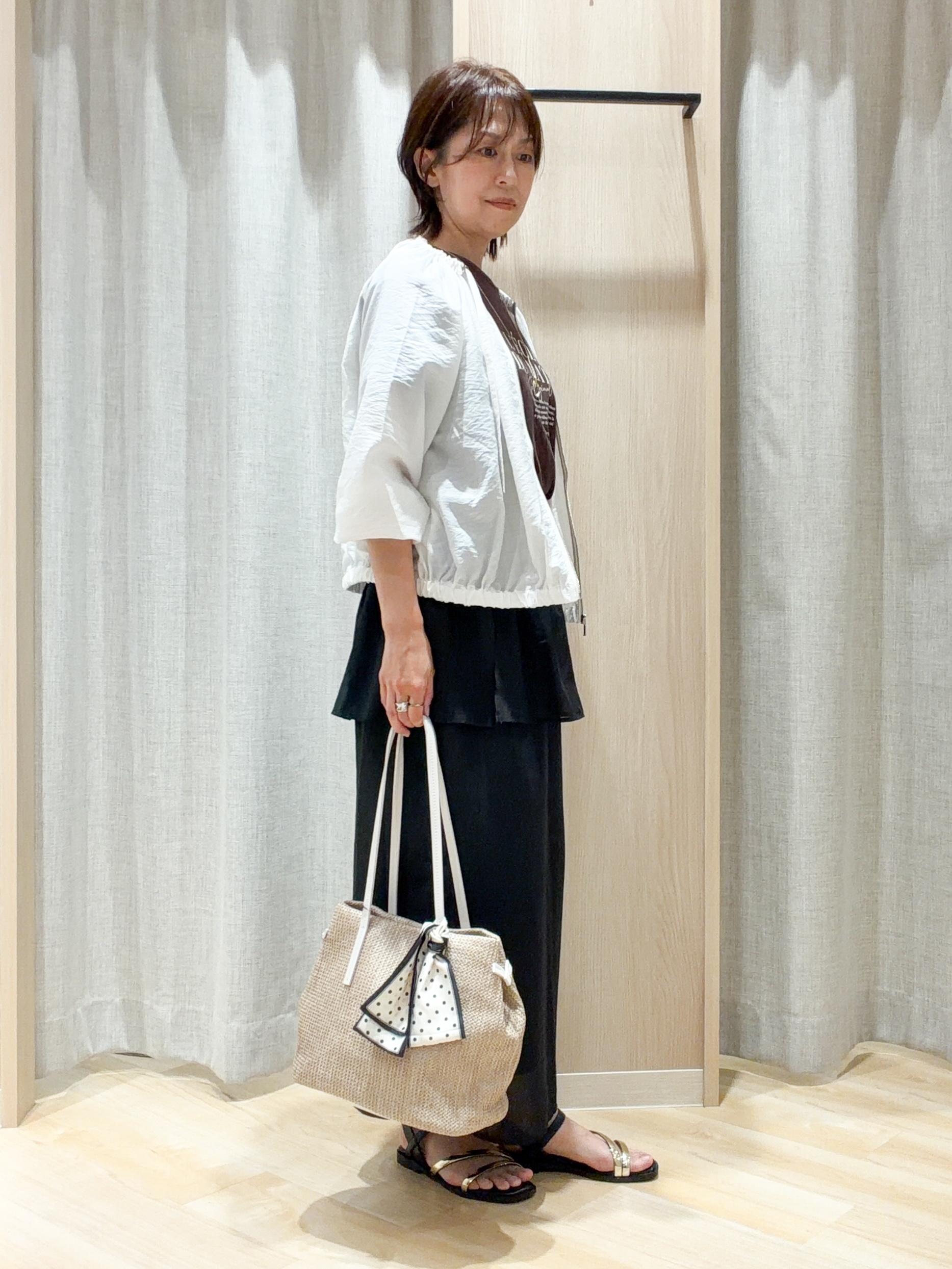 ヨッコさんの「grove｜気温調整にも◎ブラウス感覚で羽織れるシアーブルゾン」を使ったコーディネート