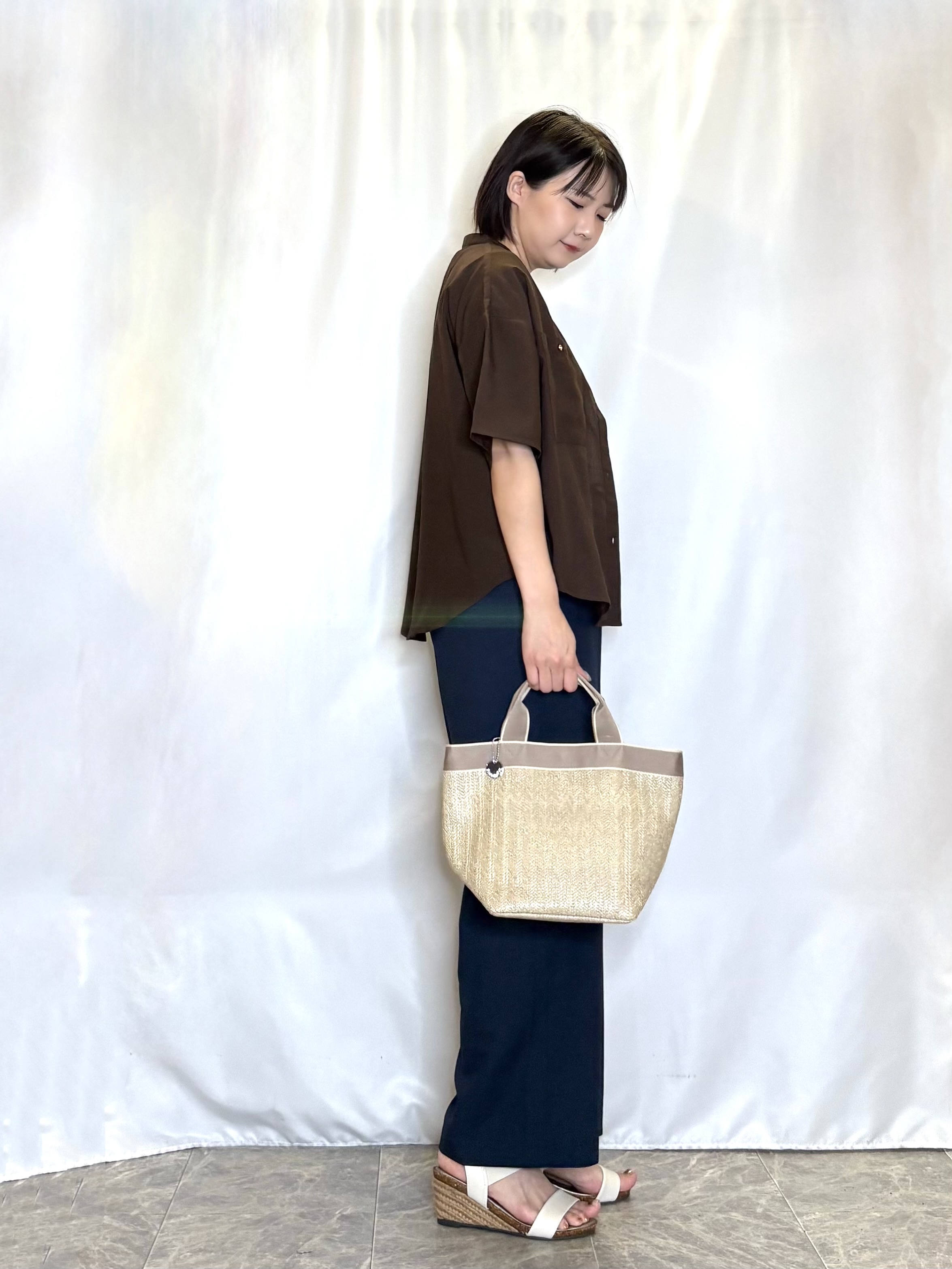 ネリさんの「SHOO･LA･RUE｜【洗濯機可/S-LL】大人の抜け感 ゆるっと5分袖シャツ」を使ったコーディネート