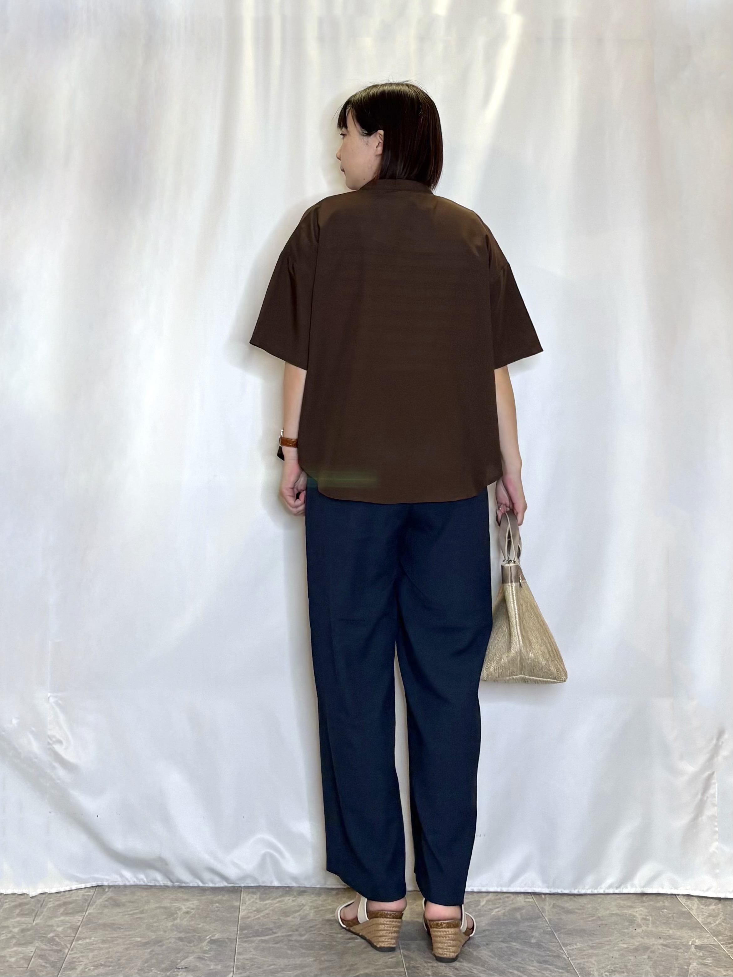 ネリさんの「SHOO･LA･RUE｜【洗濯機可/S-LL】大人の抜け感 ゆるっと5分袖シャツ」を使ったコーディネート