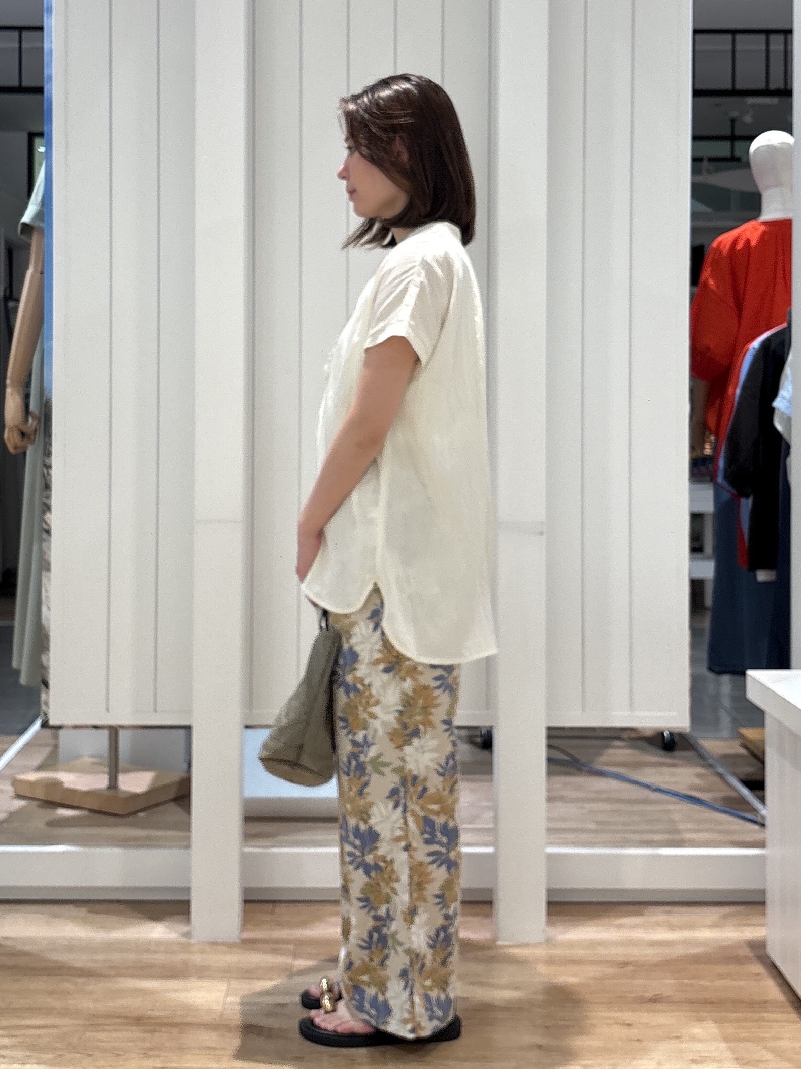 hinakoさんの「Dessin｜バンドカラーフロントフリルブラウス」を使ったコーディネート