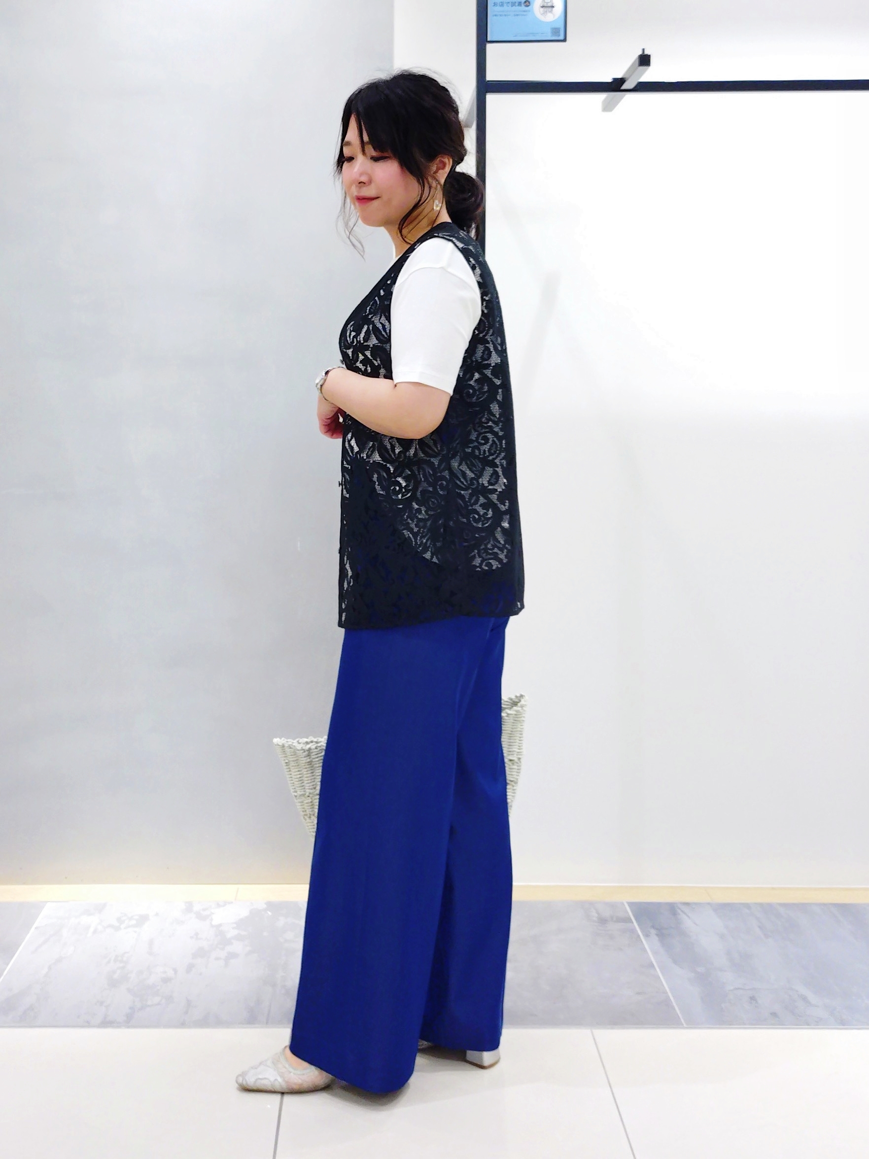 TOMOMIさんの「INDIVI｜【洗える／UVケア／SETUP可能】デニムライクワイドパンツ」を使ったコーディネート
