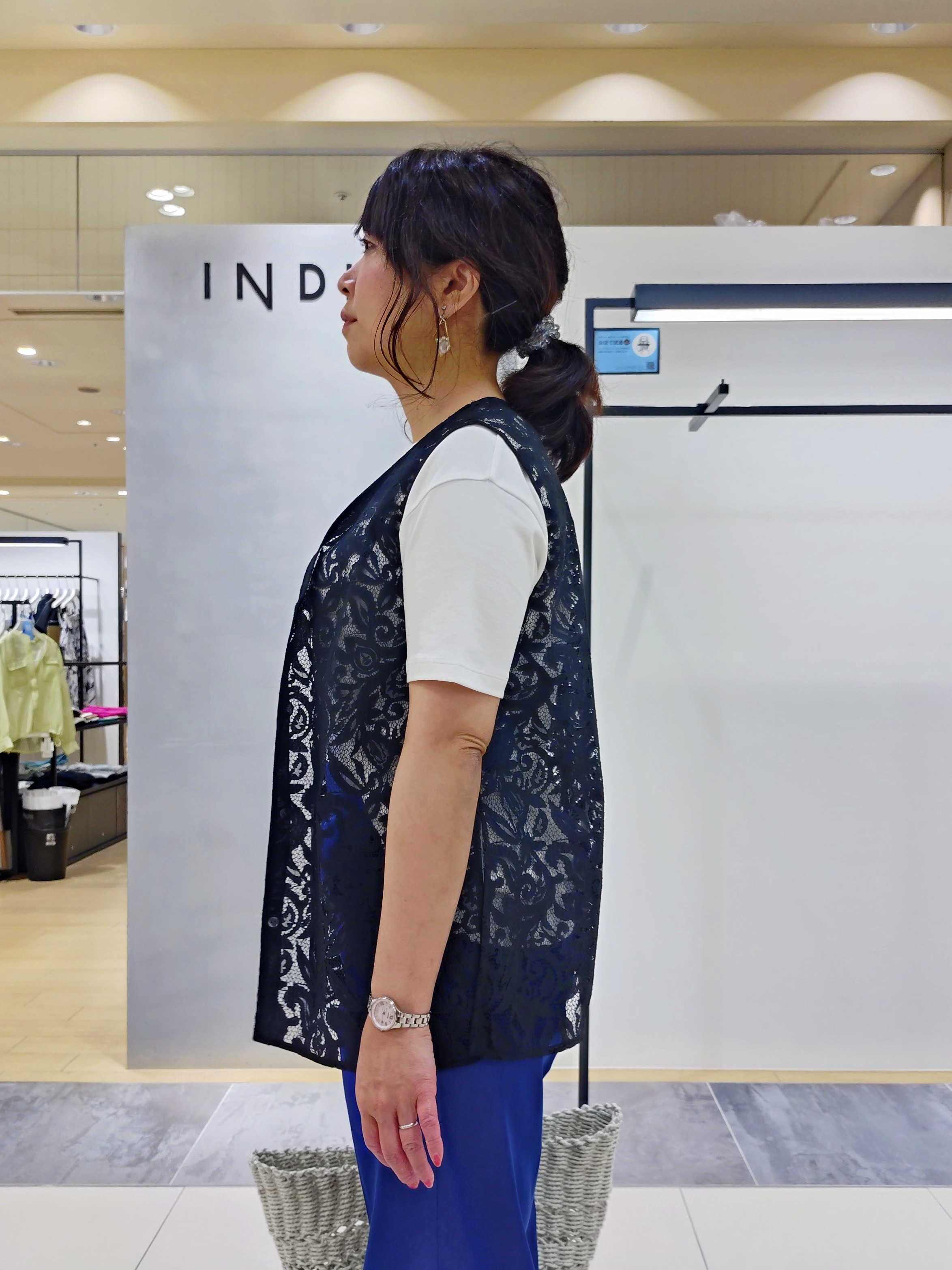 TOMOMIさんの「INDIVI｜【洗える／UVケア／SETUP可能】デニムライクワイドパンツ」を使ったコーディネート