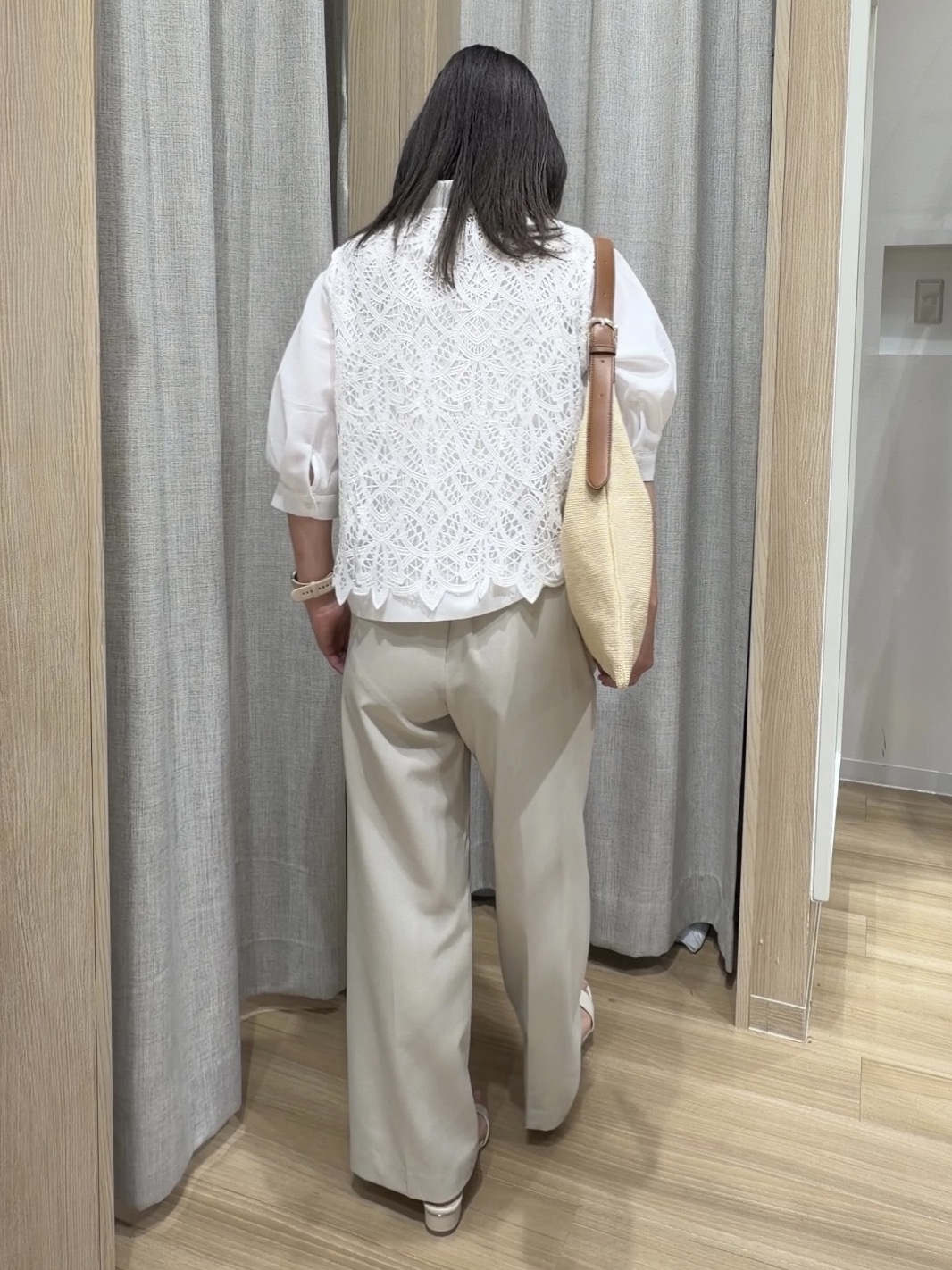 Fumikaさんの「grove｜【2点SET・二の腕カバー】レースベスト&times;シアーブラウスSET」を使ったコーディネート