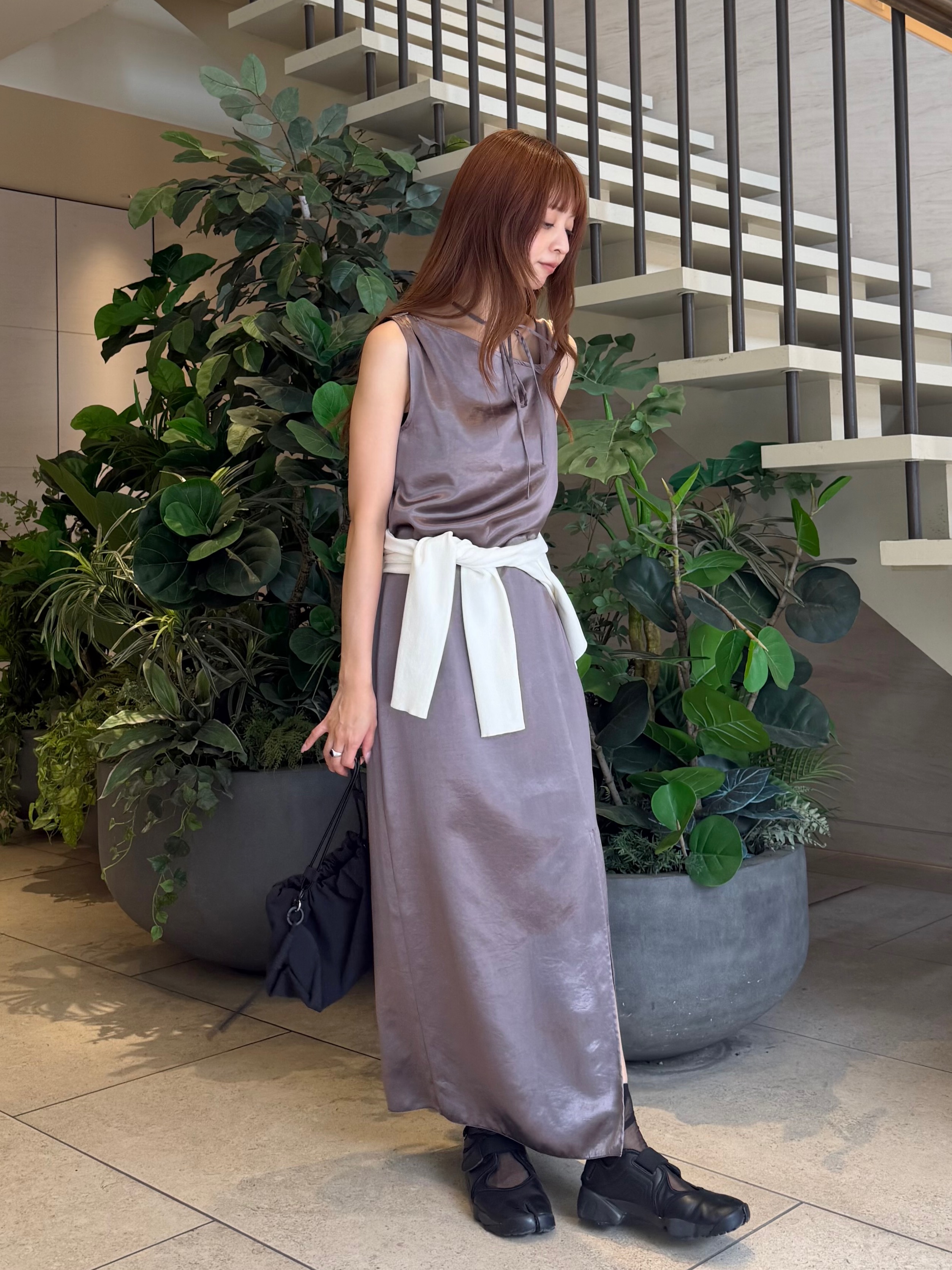 kanamiさんの「CODE A｜satin neck slit dress」を使ったコーディネート