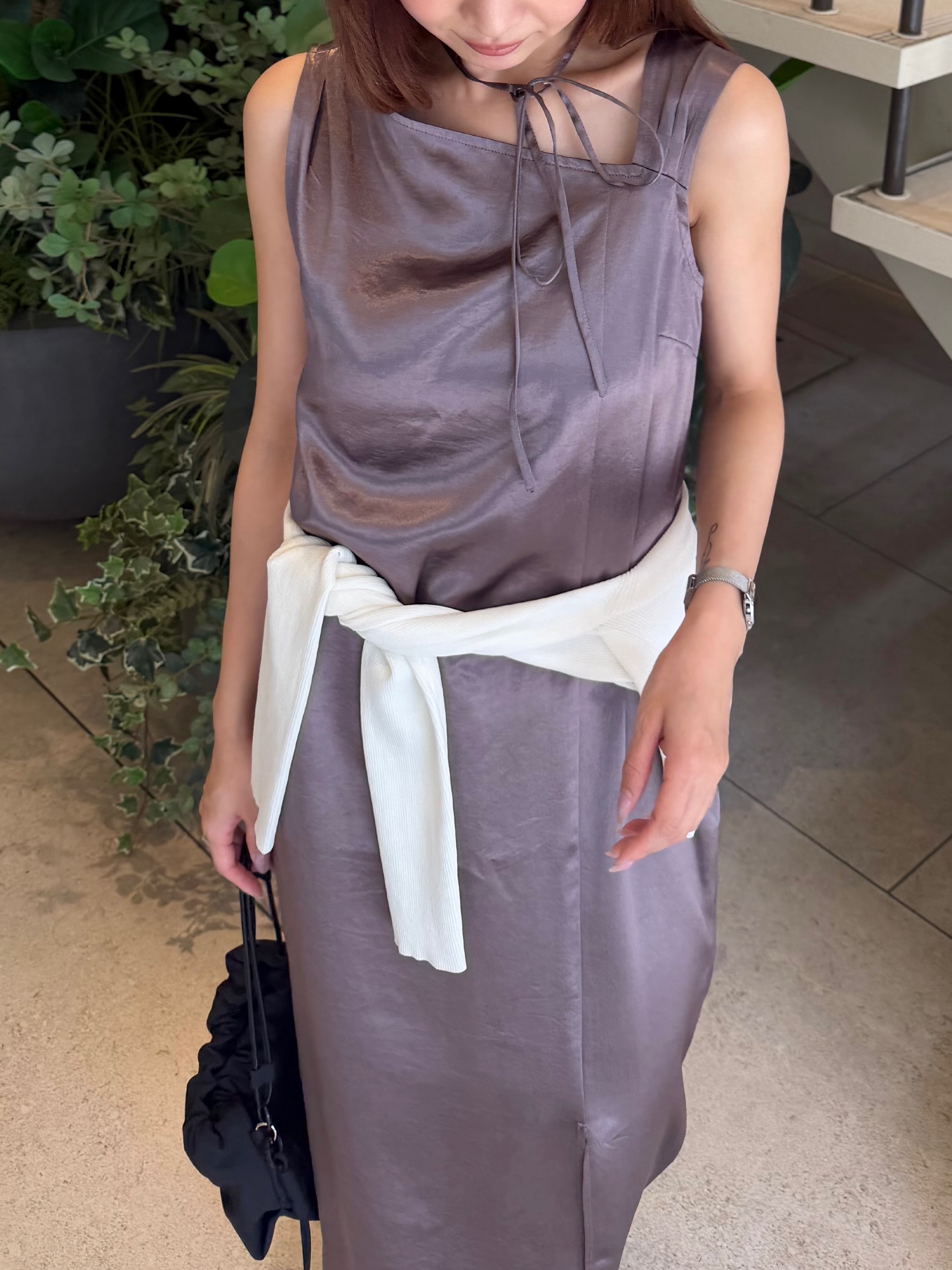 kanamiさんの「CODE A｜satin neck slit dress」を使ったコーディネート