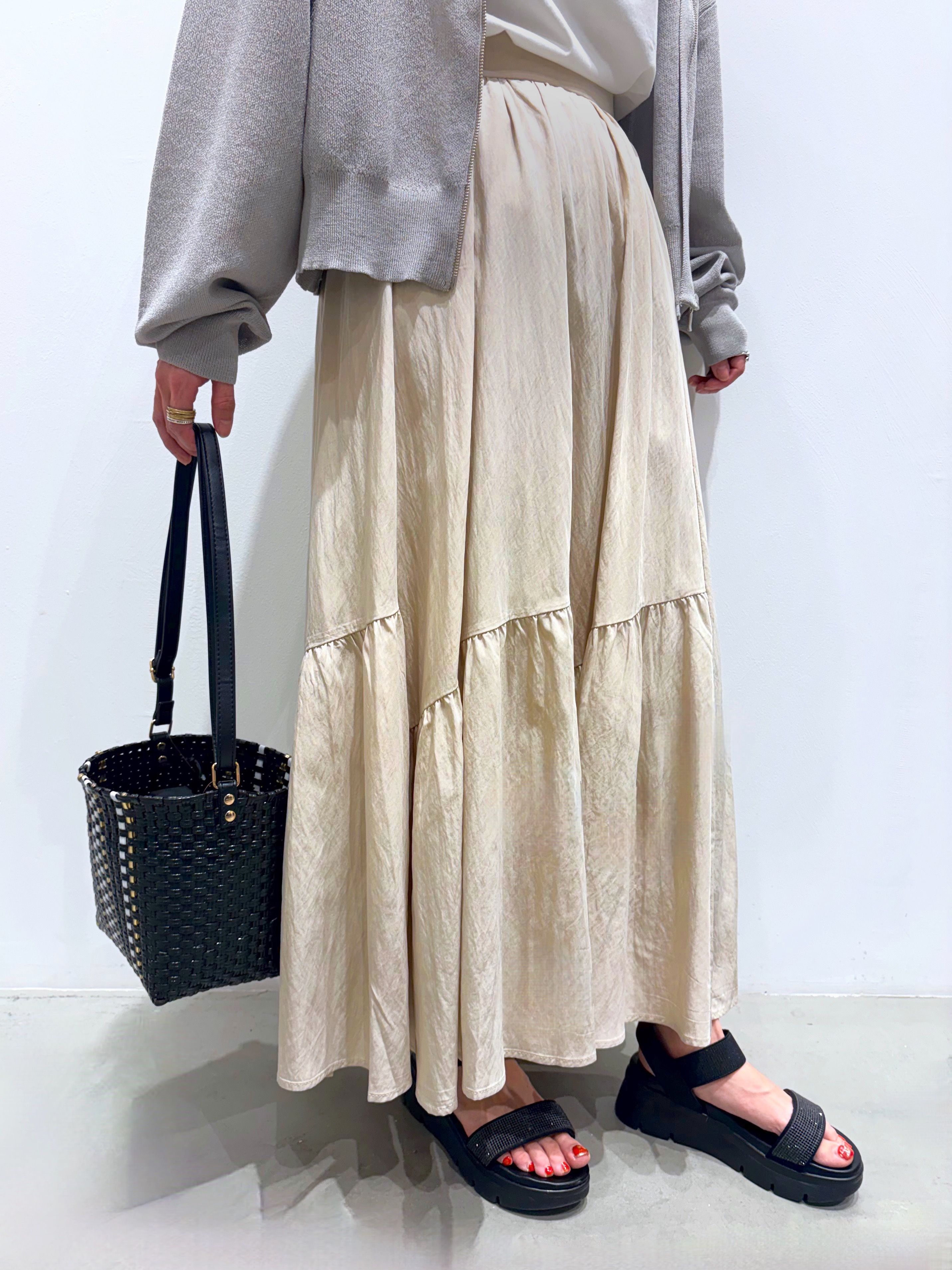 ＷＡさんの「grove｜【洗濯機OK・UVカット】大人の抜け感、シアーニットフードパーカ」を使ったコーディネート