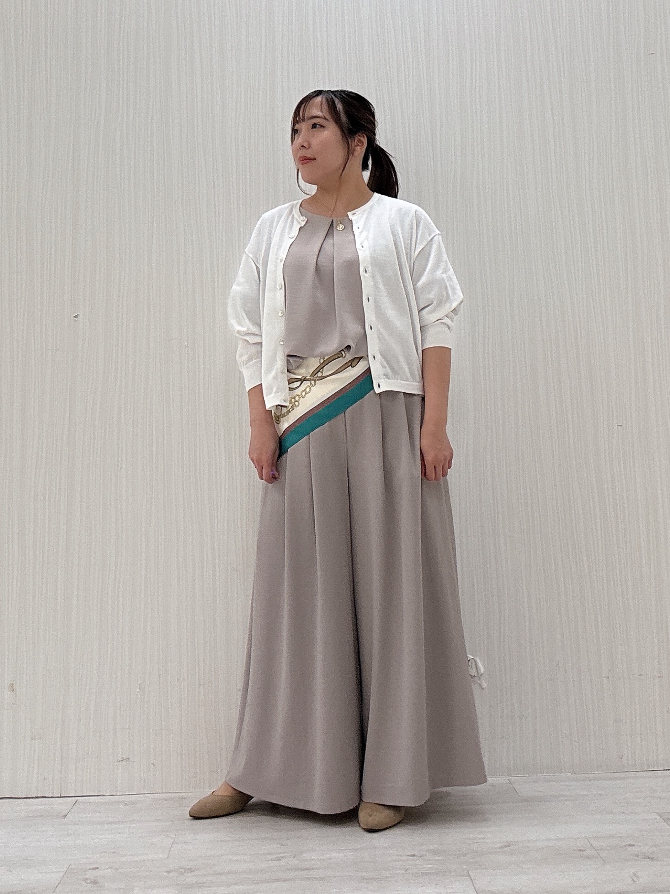 ayakaさんの「UNTITLED｜【セットアップ可/UVカット/前後2WAY】リラクシーフレンチスリーブブラウス」を使ったコーディネート