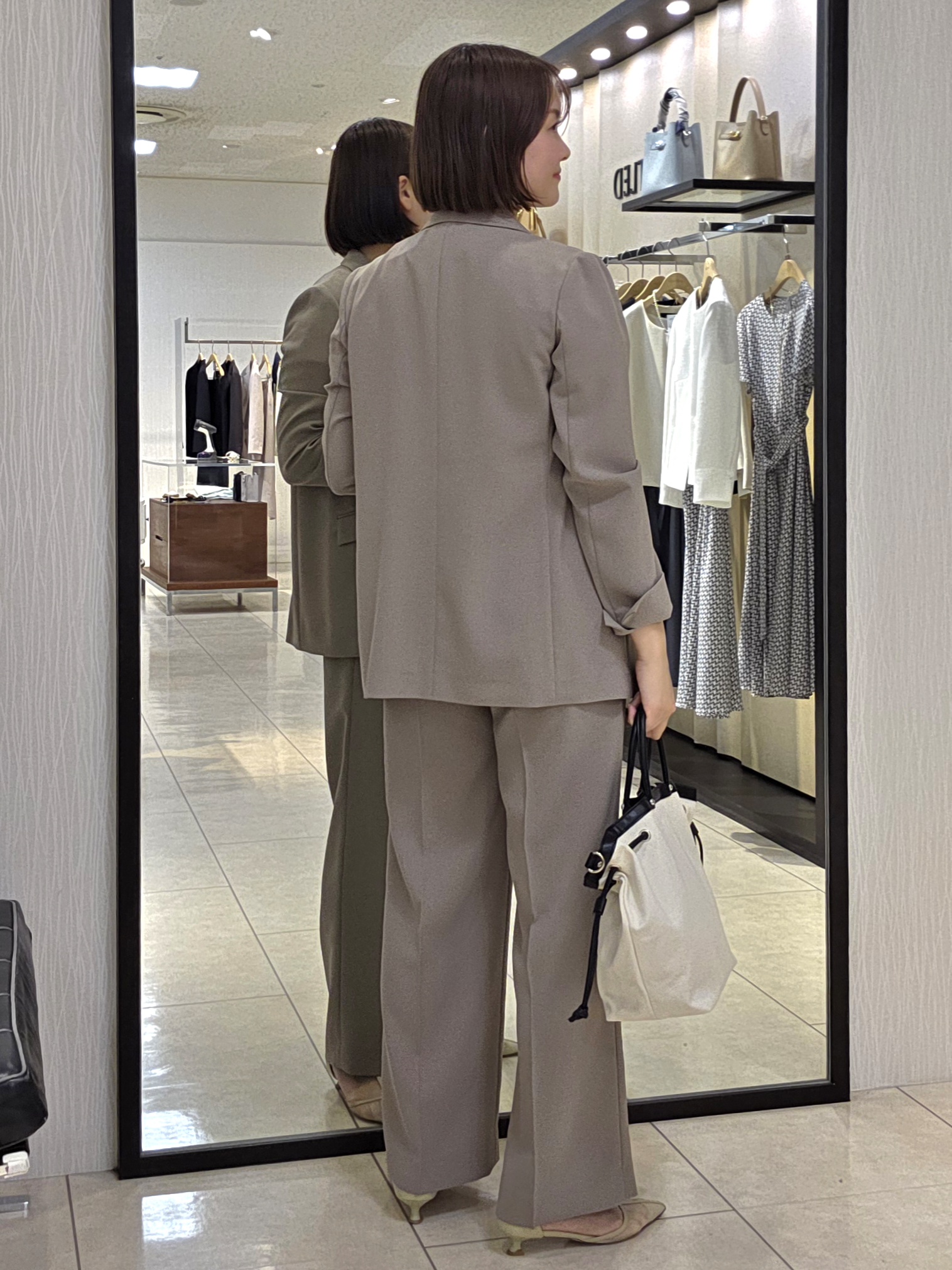 naokoさんの「UNTITLED｜【新色追加/セットアップ可】エアリー ダブルブレストジャケット」を使ったコーディネート