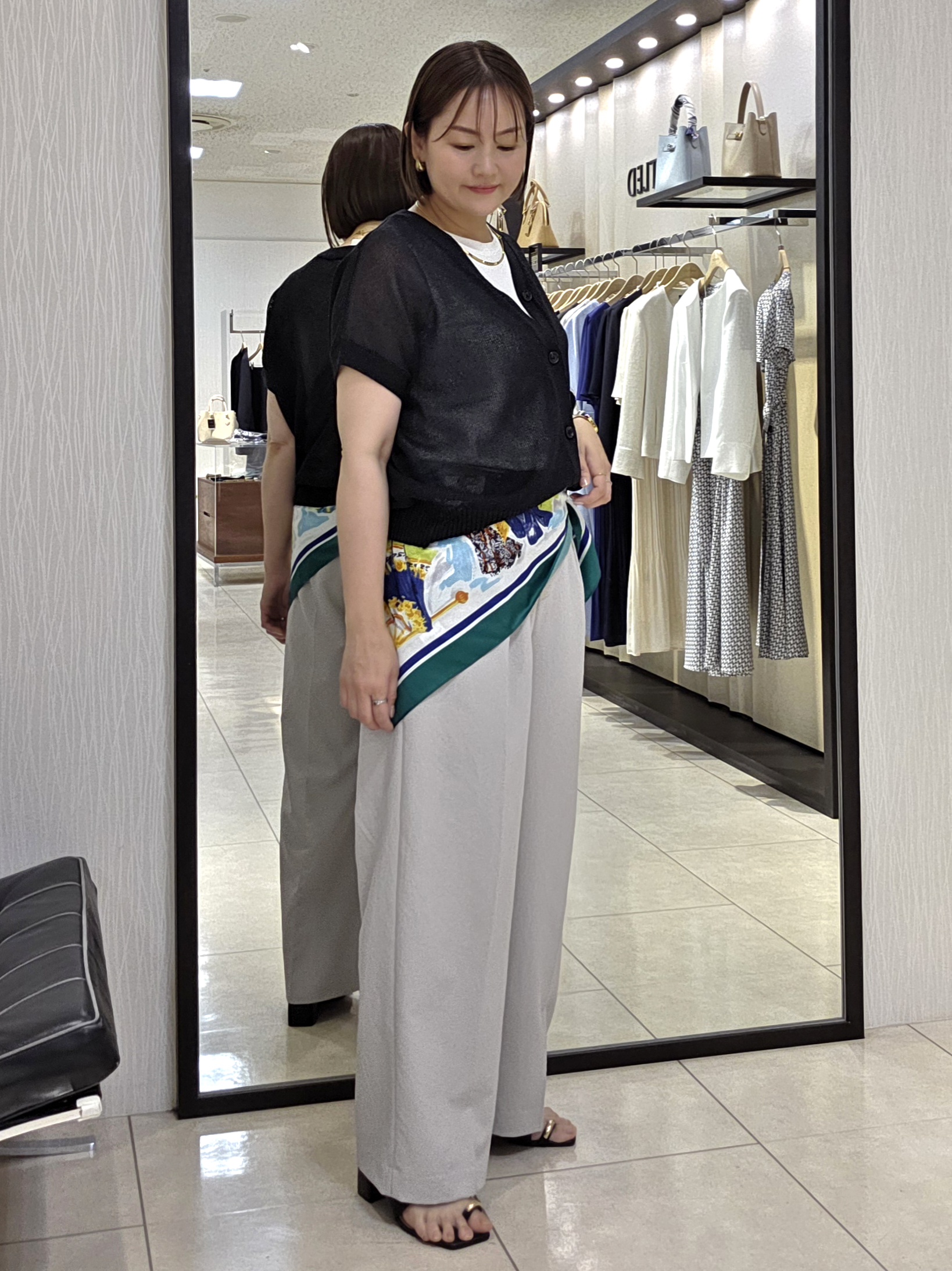 naokoさんの「UNTITLED｜【洗える/清涼感】ドライタッチスリーブレスカーディガン」を使ったコーディネート