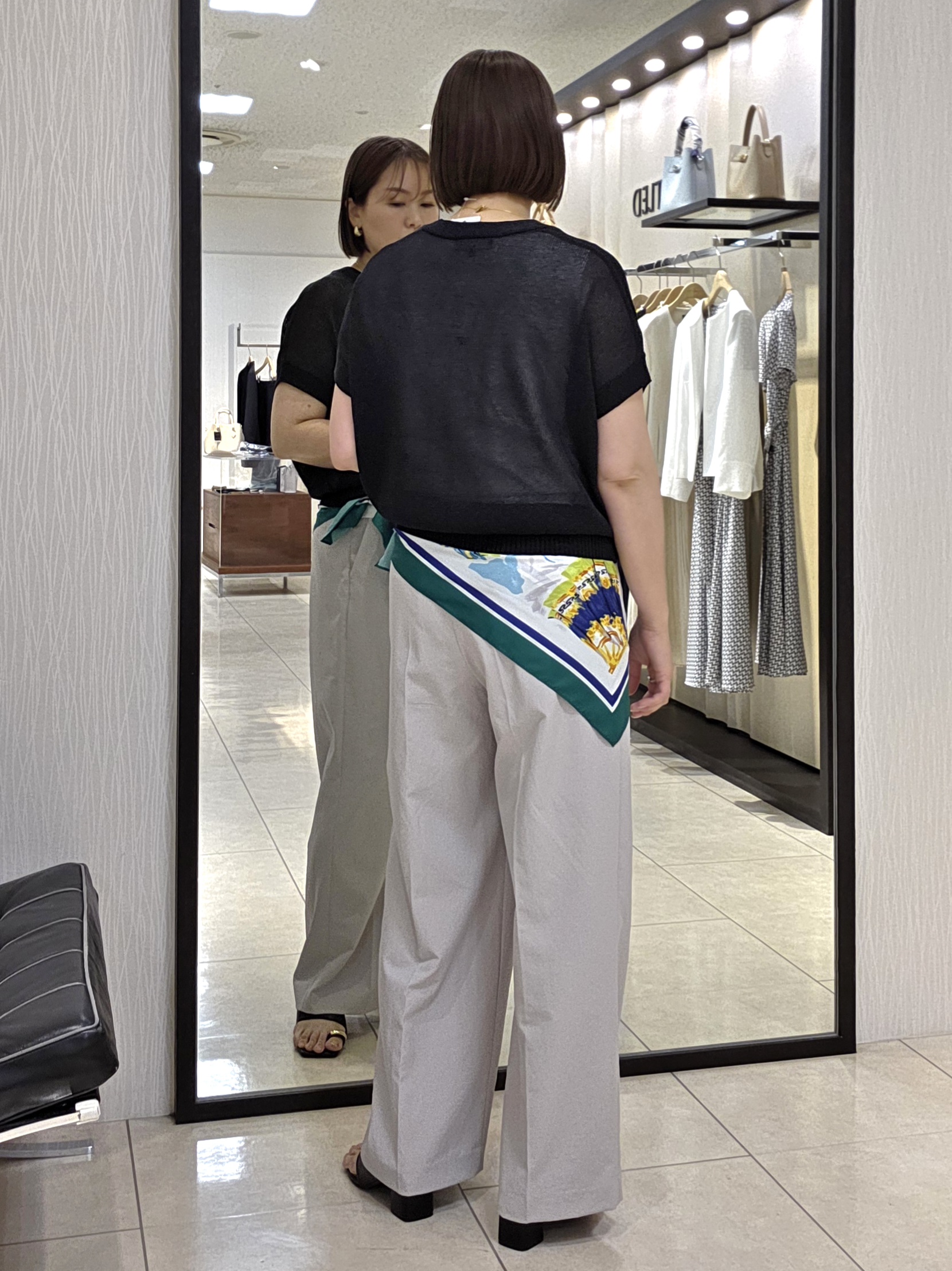 naokoさんの「UNTITLED｜【洗える/清涼感】ドライタッチスリーブレスカーディガン」を使ったコーディネート