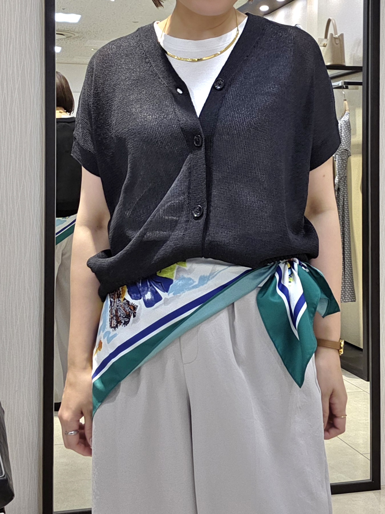 naokoさんの「UNTITLED｜【洗える/清涼感】ドライタッチスリーブレスカーディガン」を使ったコーディネート