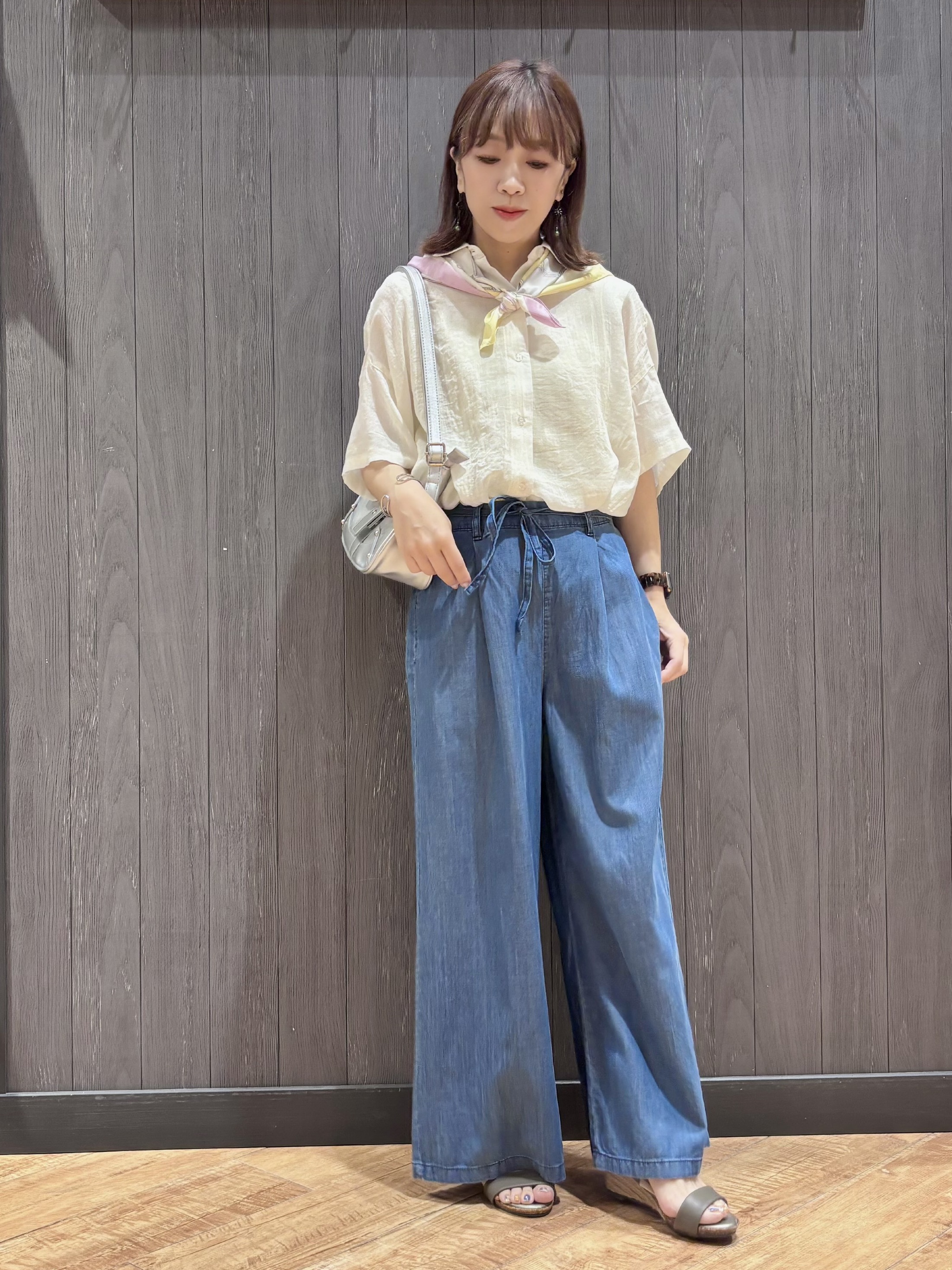 meiさんの「SHOO･LA･RUE｜ヒップがすっぽり隠れる やわらか5分袖シアーシャツ」を使ったコーディネート