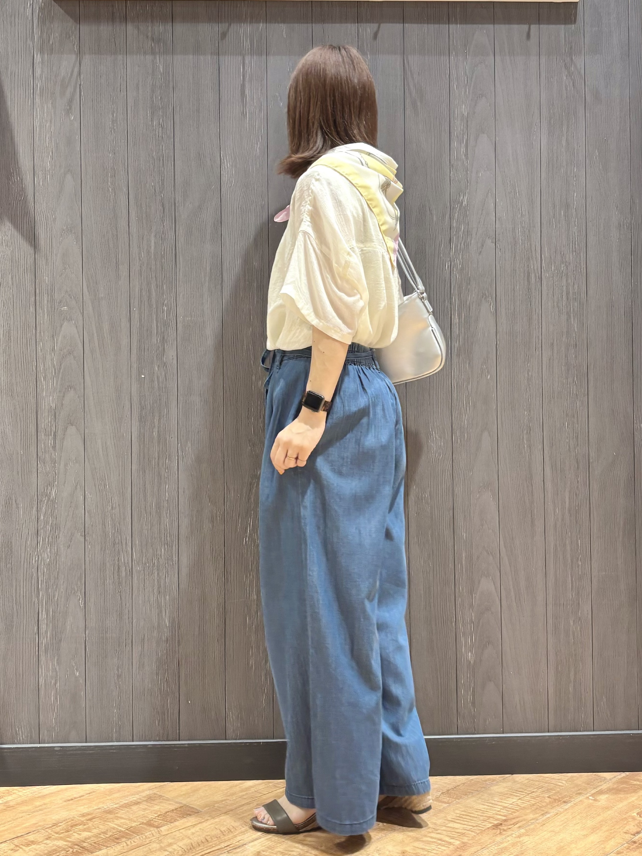 meiさんの「SHOO･LA･RUE｜ヒップがすっぽり隠れる やわらか5分袖シアーシャツ」を使ったコーディネート