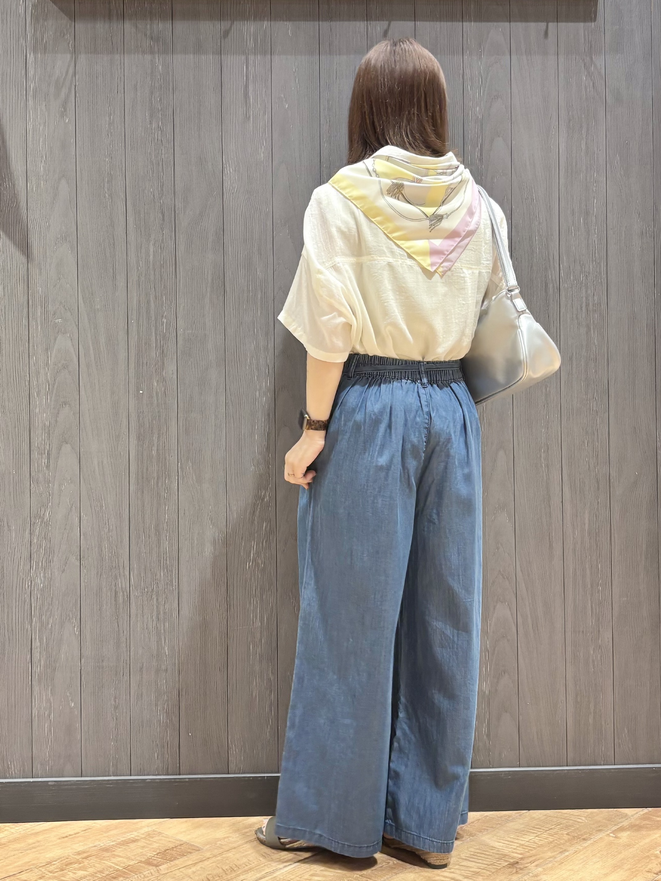 meiさんの「SHOO･LA･RUE｜ヒップがすっぽり隠れる やわらか5分袖シアーシャツ」を使ったコーディネート