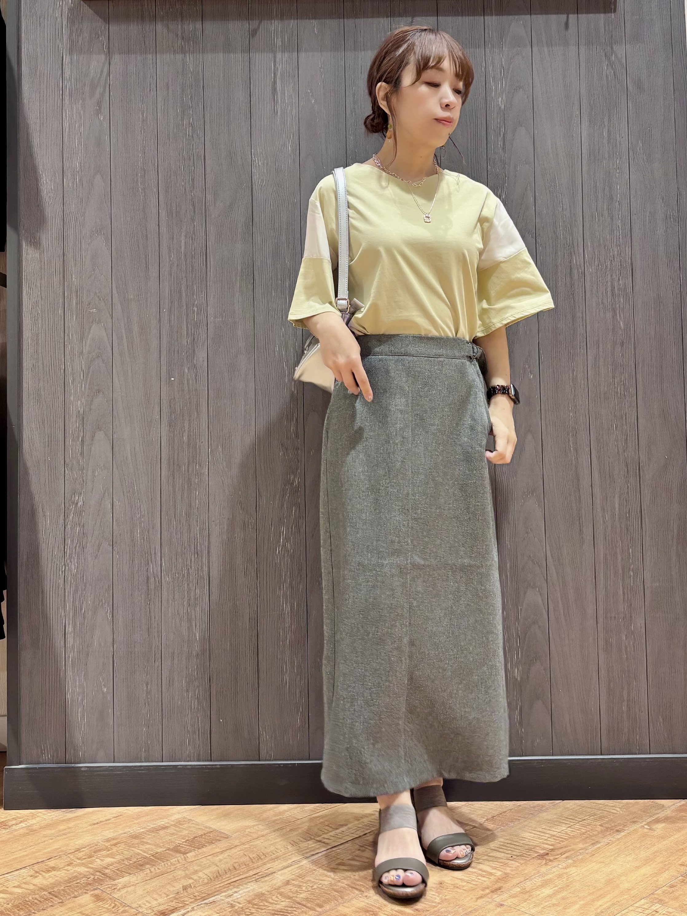 meiさんの「SHOO･LA･RUE｜【S-LL/洗濯機可/体型カバー】フレアスリーブで二の腕を自然に隠せる 浅VネックTシャツ」を使ったコーディネート