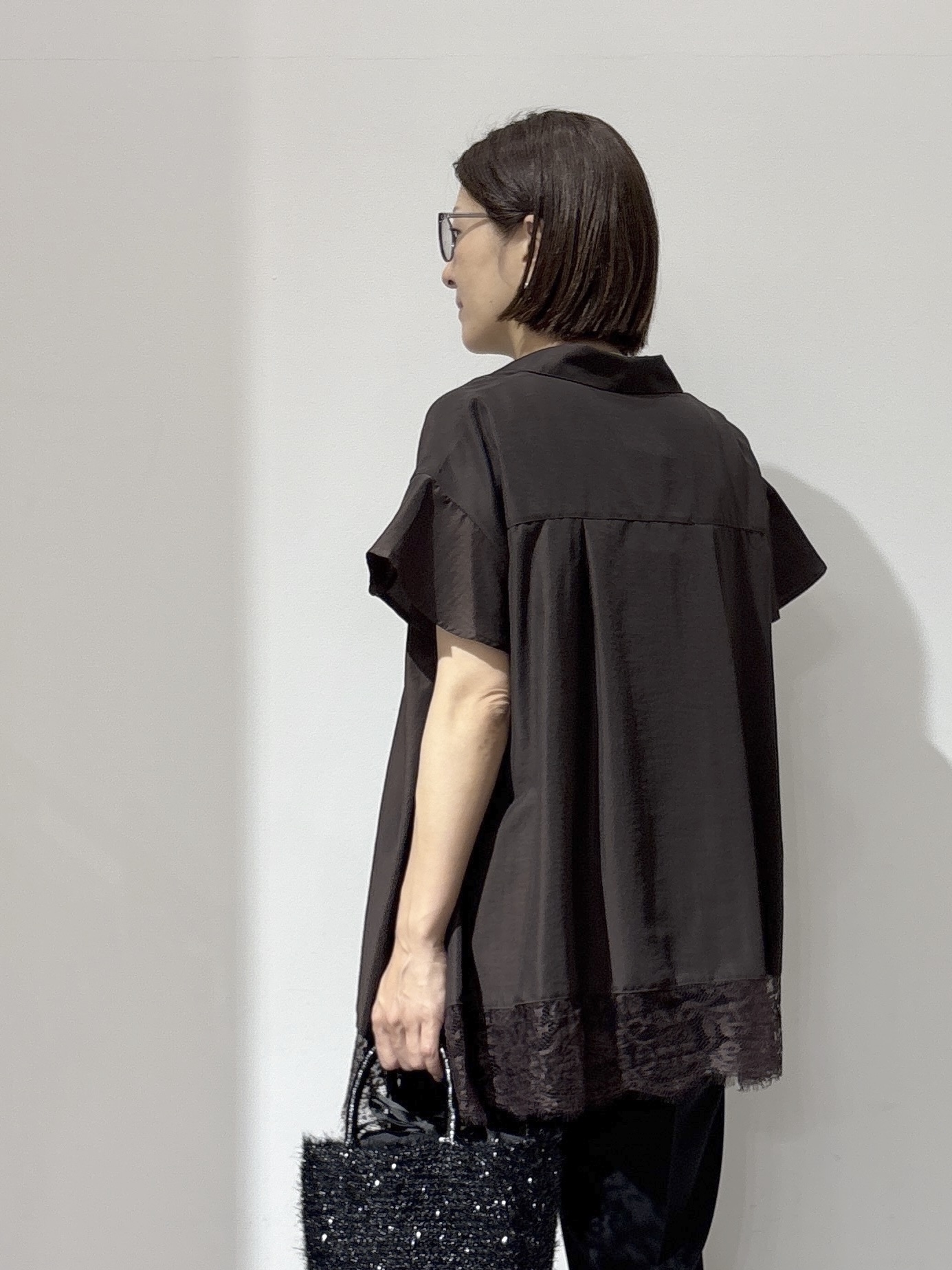 NAKAさんの「OPAQUE.CLIP｜裾レース スキッパーブラウス【洗濯機OK】」を使ったコーディネート