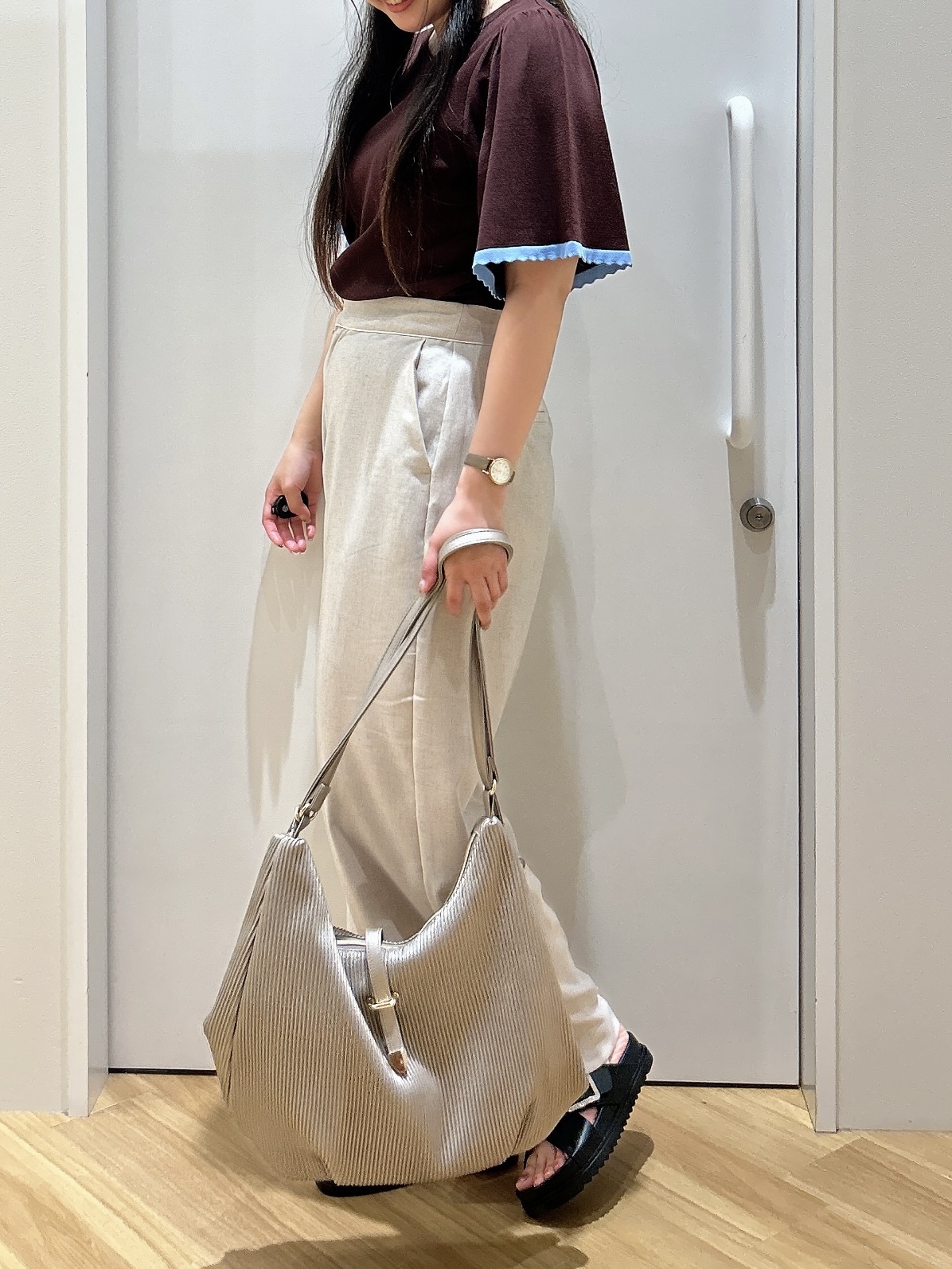 みいさんの「grove｜高評価！【シリーズ累計36万枚！名品ニット】やわらかドライタッチ スカラップスリーブニット」を使ったコーディネート