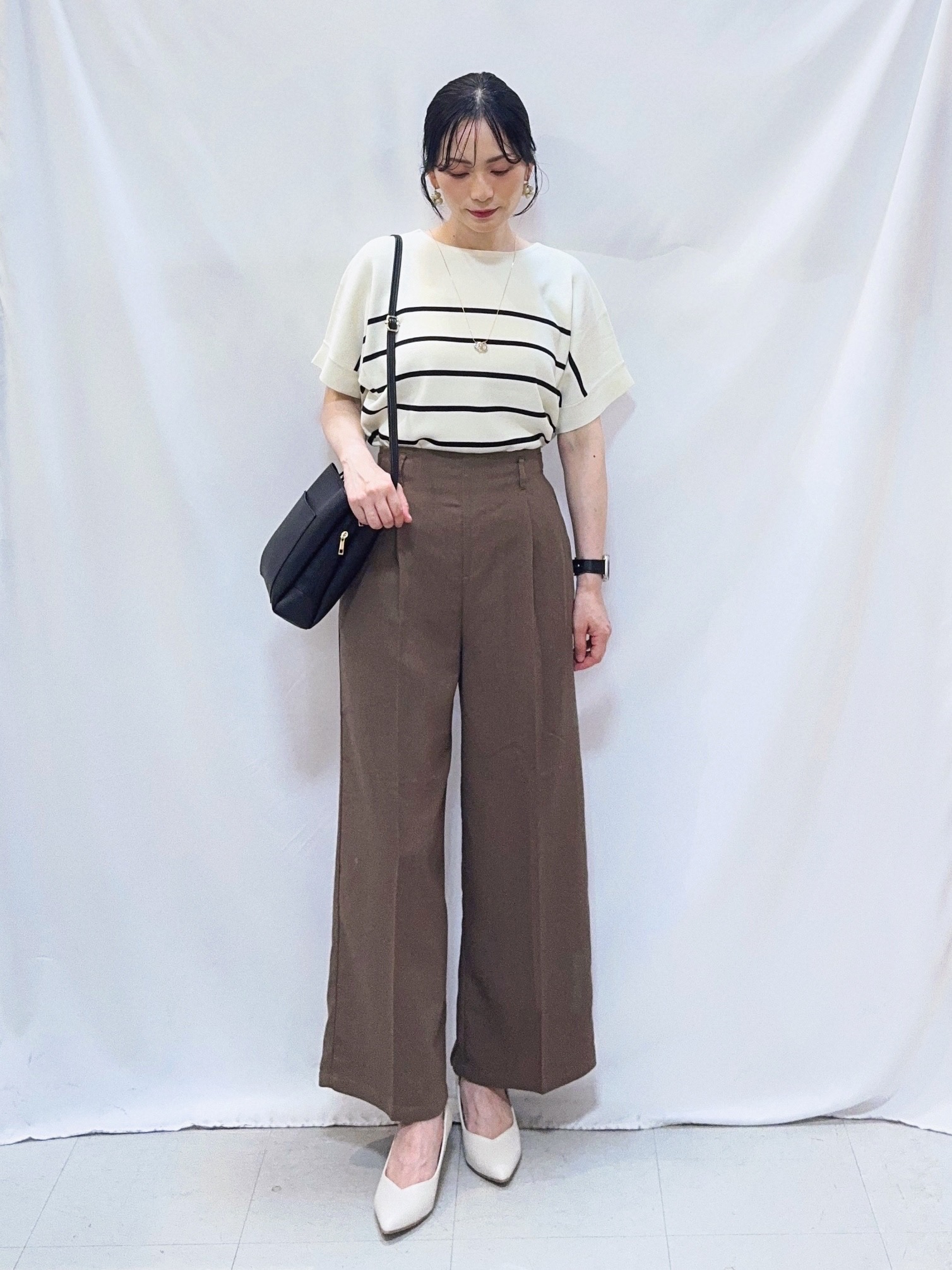 𝐇𝐢𝐫𝐨𝐦𝐢さんの「SHOO･LA･RUE｜【毎日洗える/UV】二の腕隠れる さらっとドルマン半袖ニット」を使ったコーディネート
