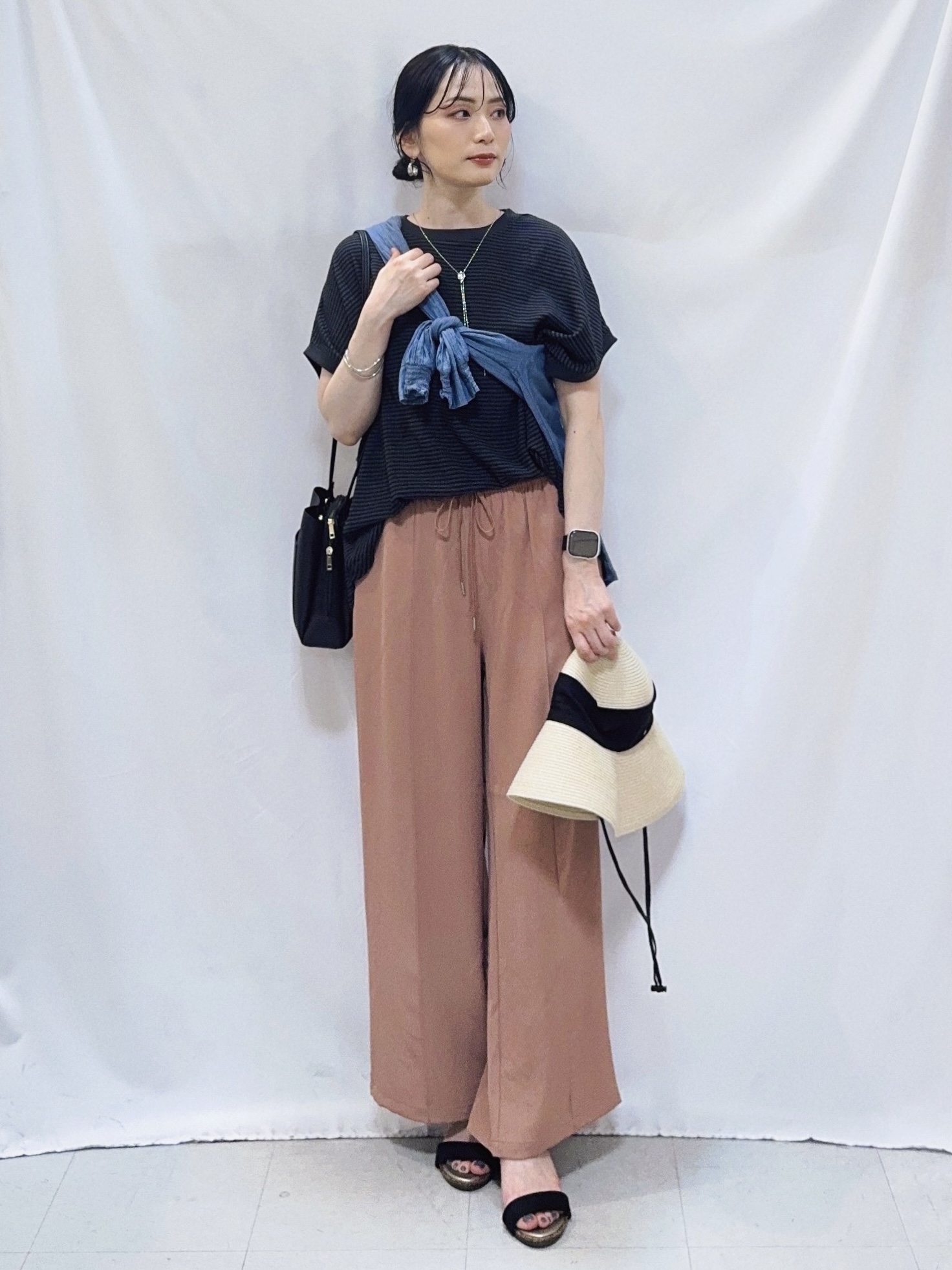 𝐇𝐢𝐫𝐨𝐦𝐢さんの「SHOO･LA･RUE｜【洗濯機可】ぽこぽこさらさら アソートTシャツ」を使ったコーディネート