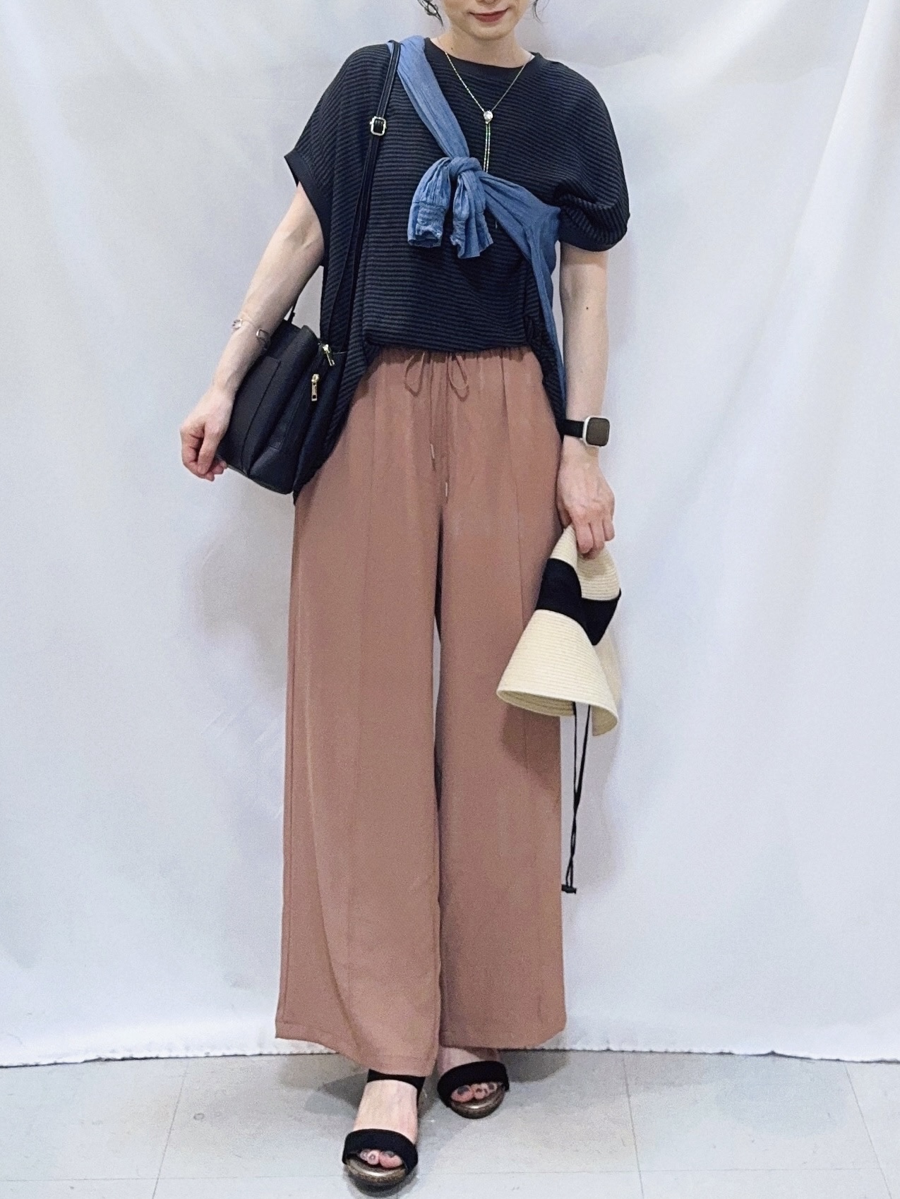 𝐇𝐢𝐫𝐨𝐦𝐢さんの「SHOO･LA･RUE｜【洗濯機可】ぽこぽこさらさら アソートTシャツ」を使ったコーディネート