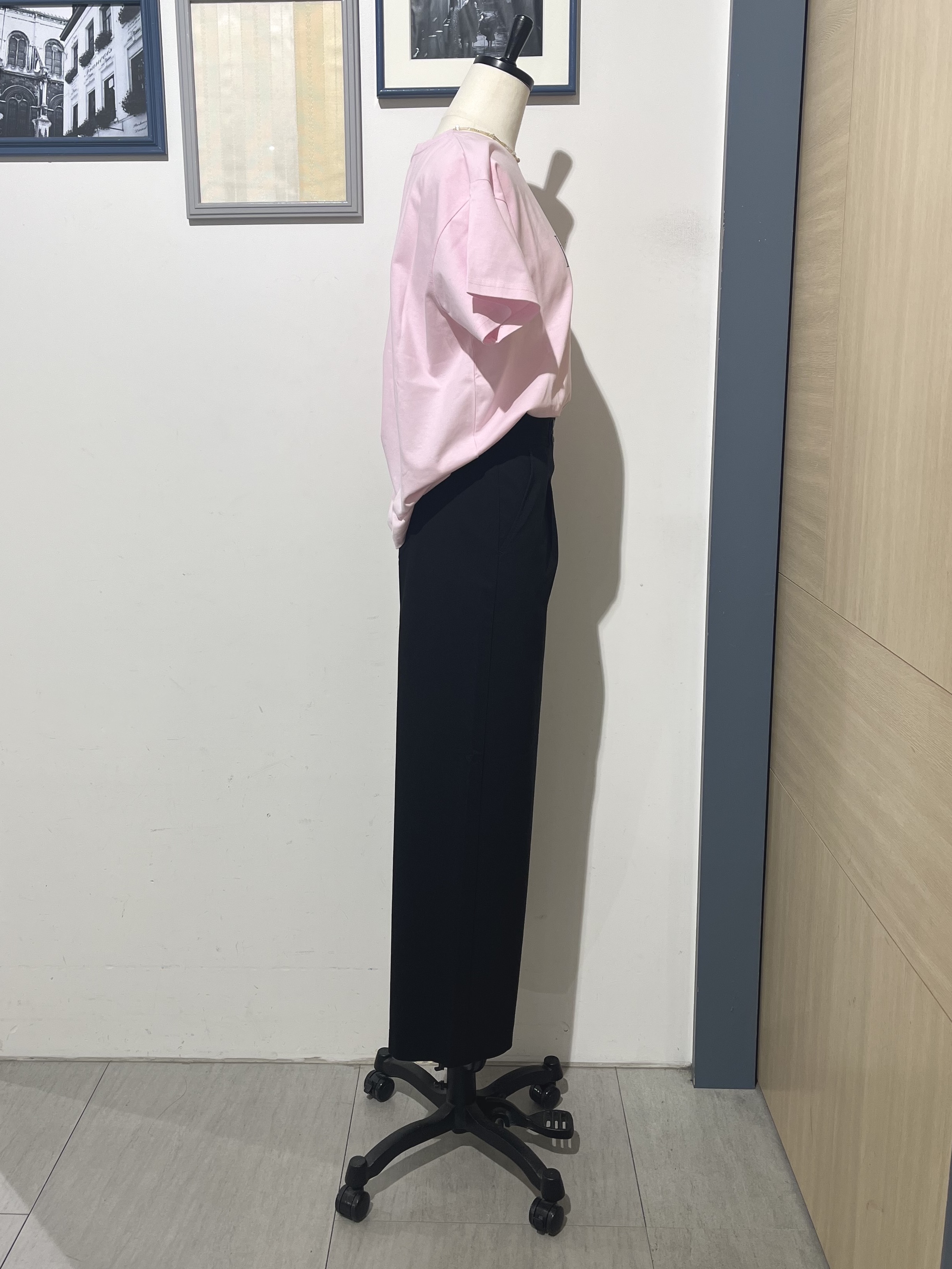 ほくとさんの「grove｜【遮熱／吸水速乾／UVカット】ベーシックロゴTシャツ」を使ったコーディネート
