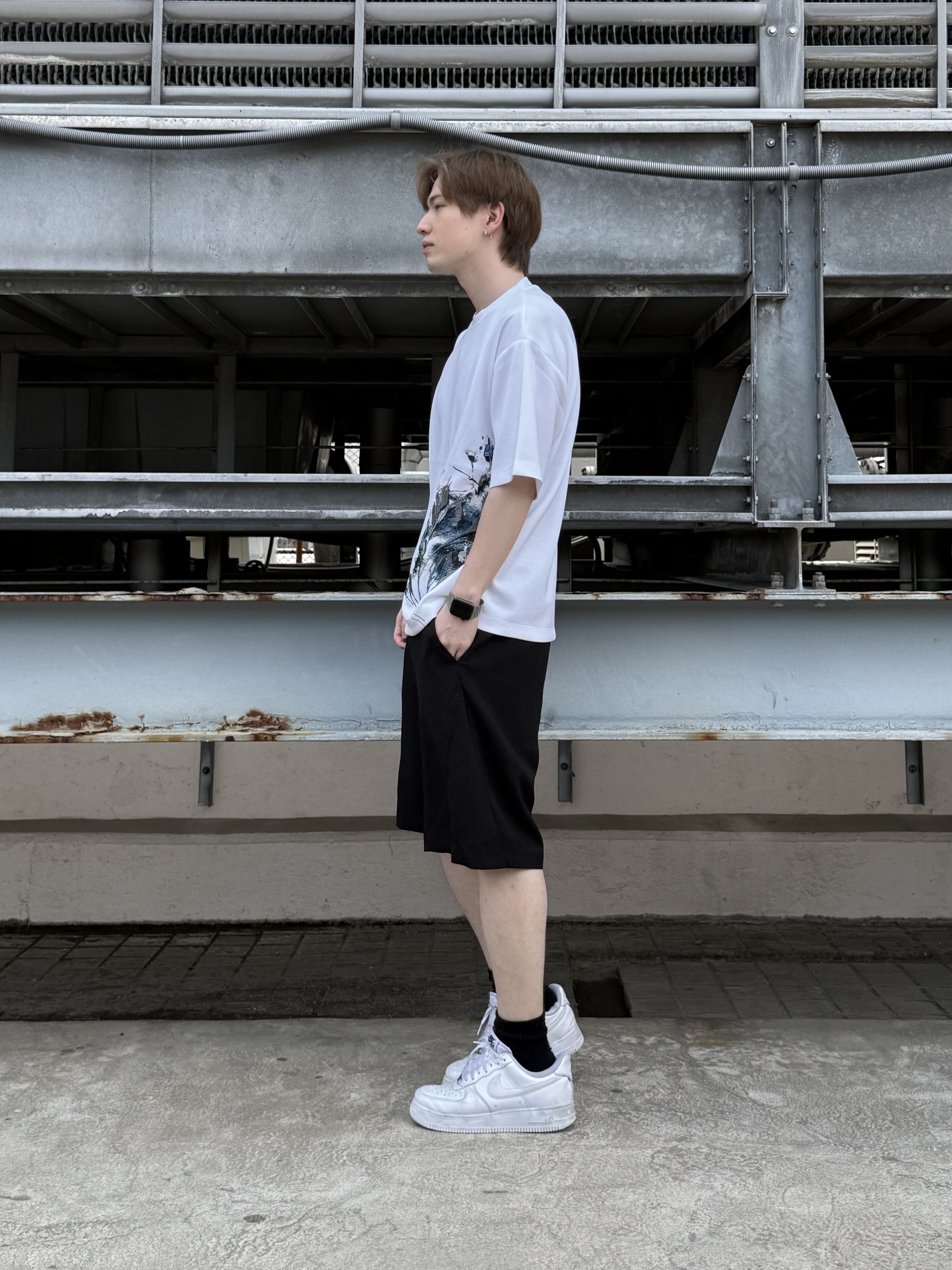 カネダさんの「tk.TAKEO KIKUCHI｜リーフエンブロブラーTシャツ」を使ったコーディネート