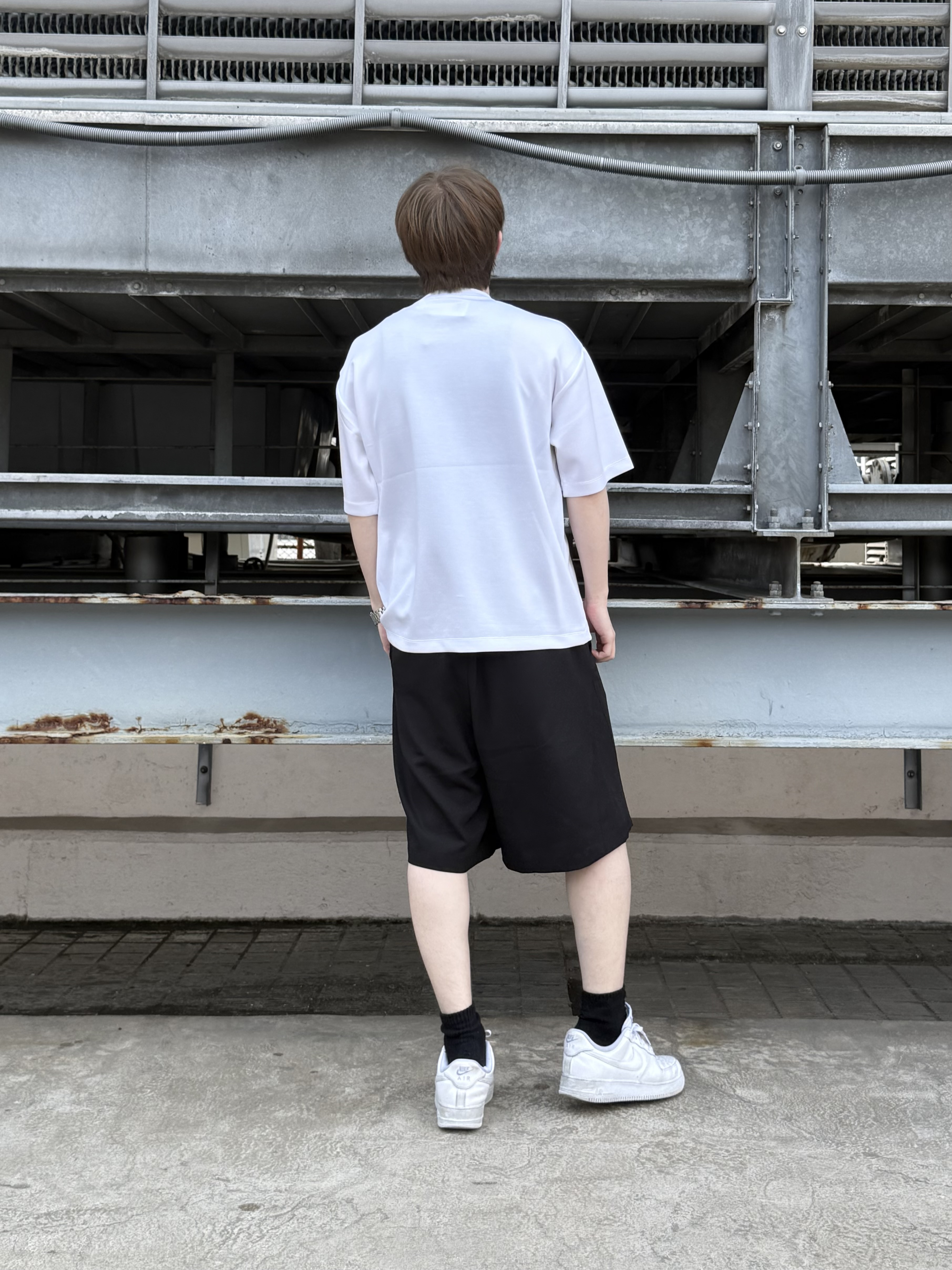 カネダさんの「tk.TAKEO KIKUCHI｜リーフエンブロブラーTシャツ」を使ったコーディネート