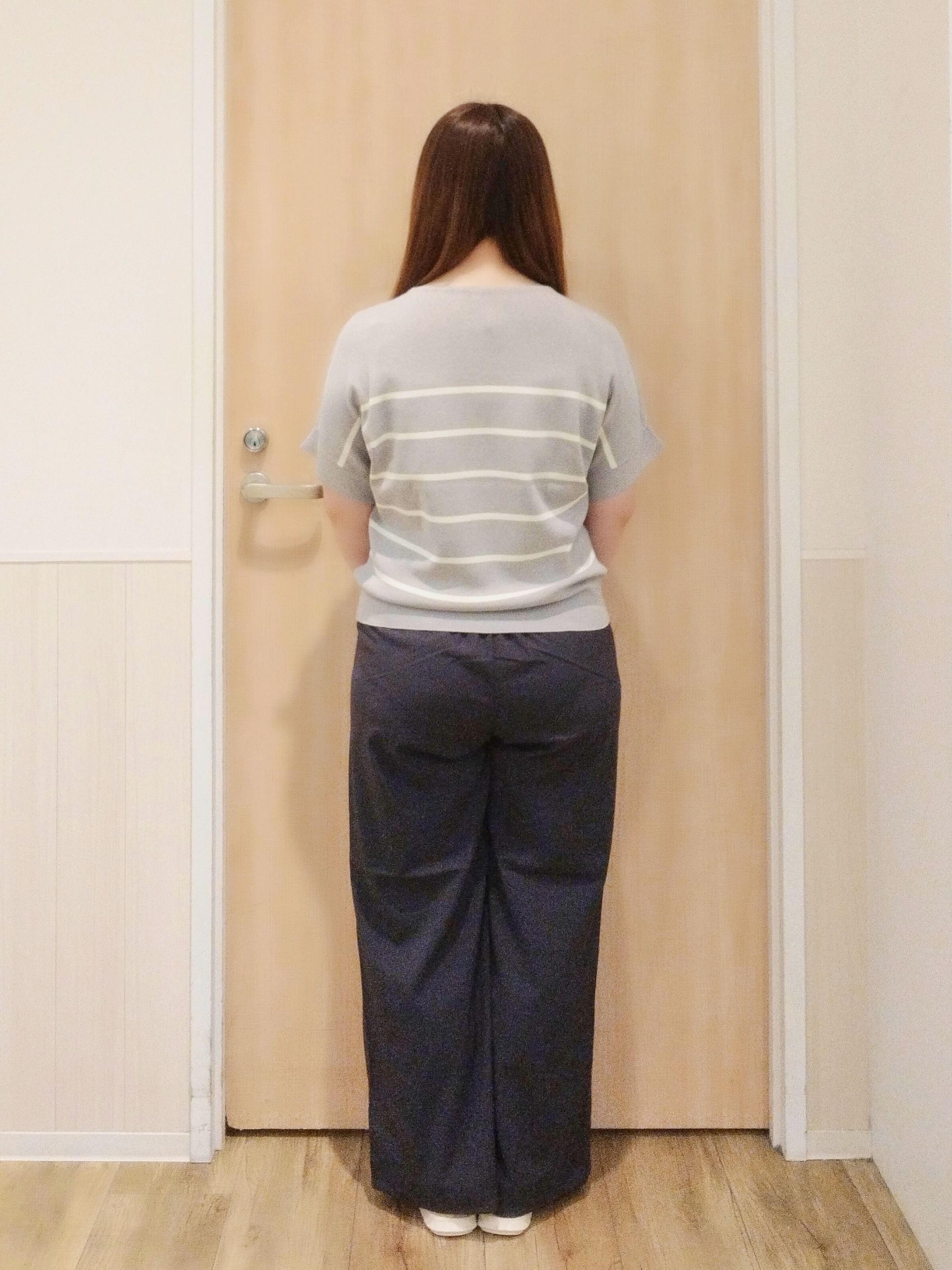 mさんの「SHOO･LA･RUE｜【毎日洗える/UV】二の腕隠れる さらっとドルマン半袖ニット」を使ったコーディネート