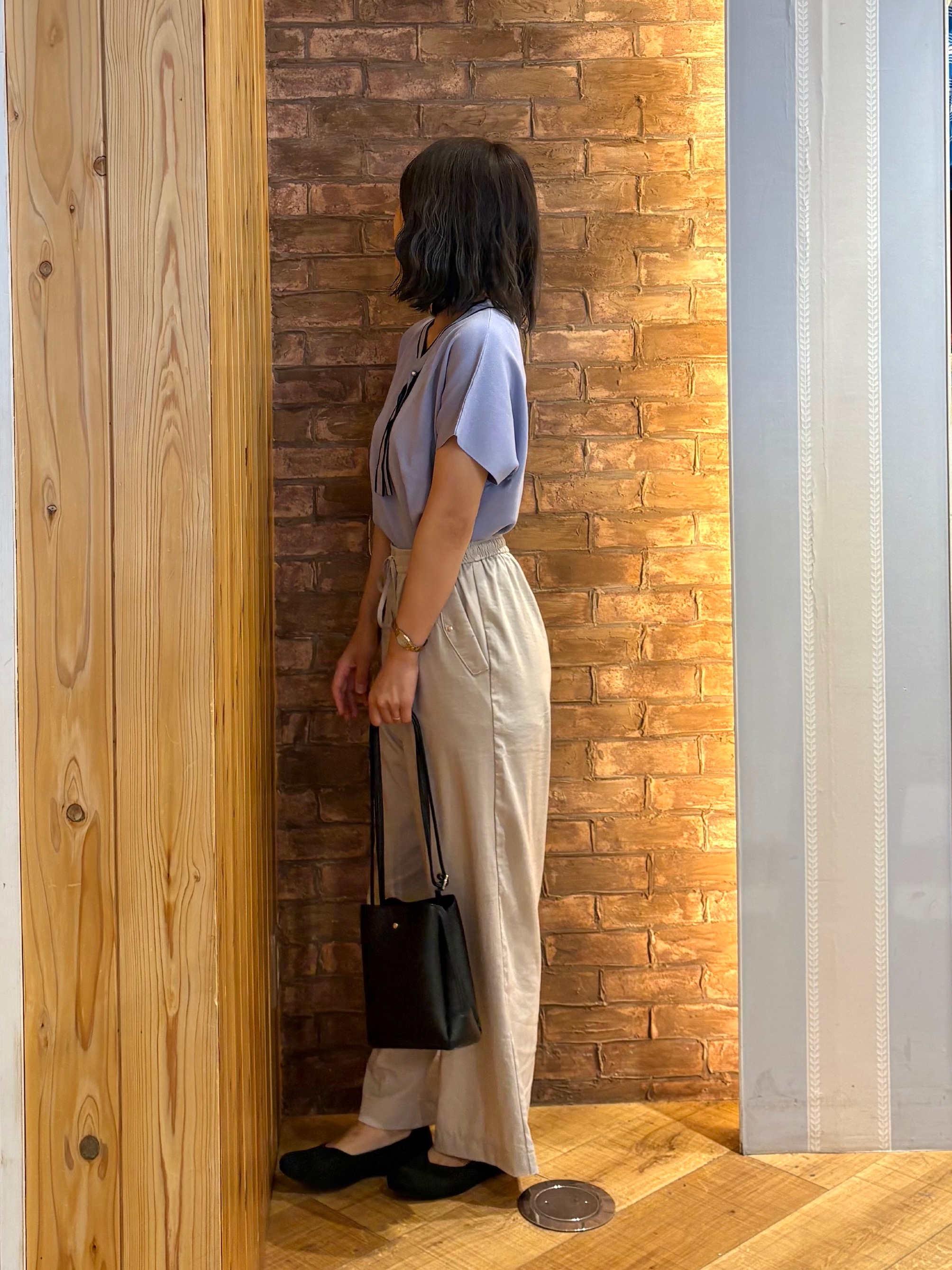 mieさんの「SHOO･LA･RUE｜【高レビュー/毎日洗える/UV】二の腕も隠せる 配色ボウタイニット」を使ったコーディネート