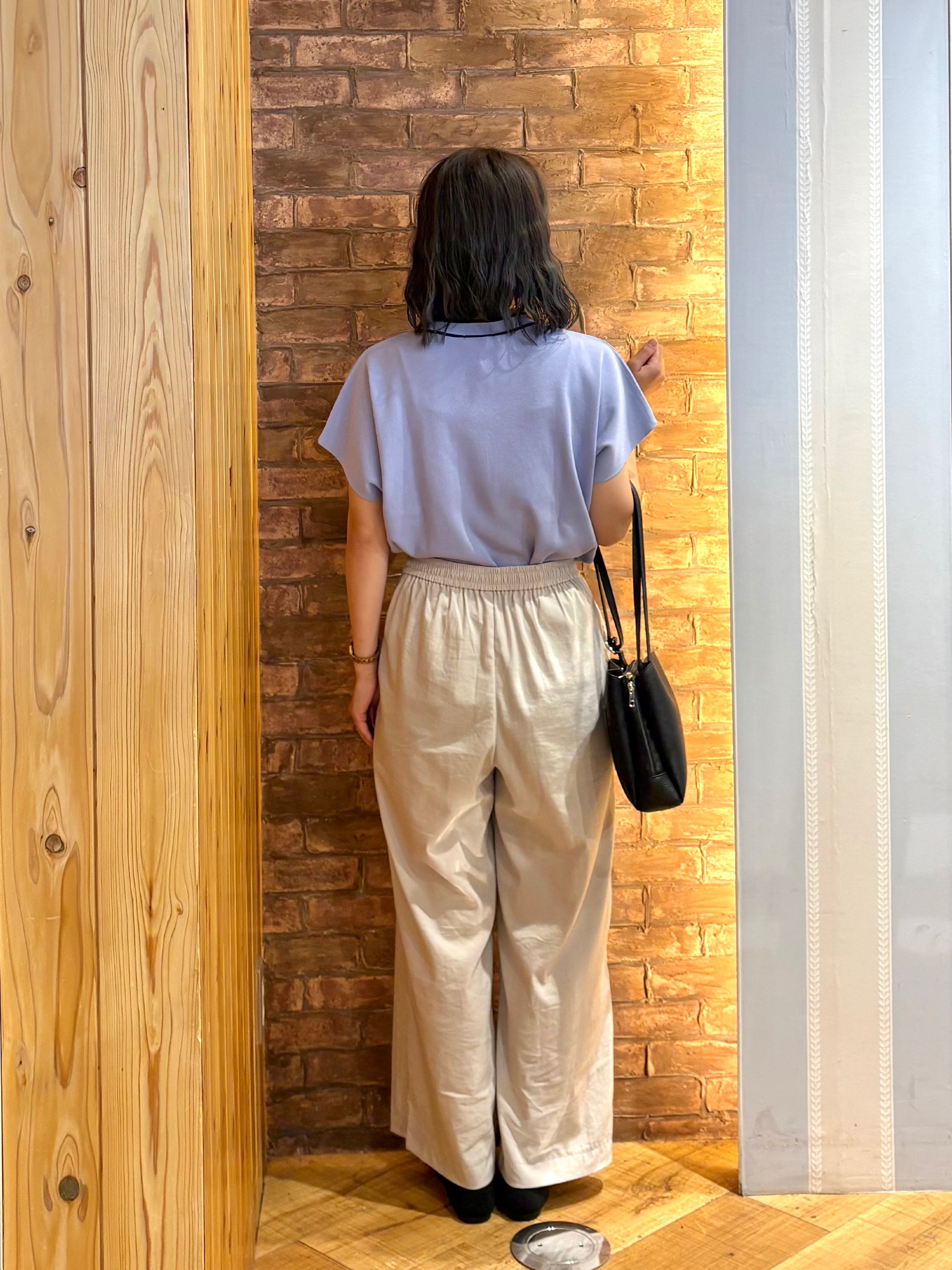 mieさんの「SHOO･LA･RUE｜【高レビュー/毎日洗える/UV】二の腕も隠せる 配色ボウタイニット」を使ったコーディネート
