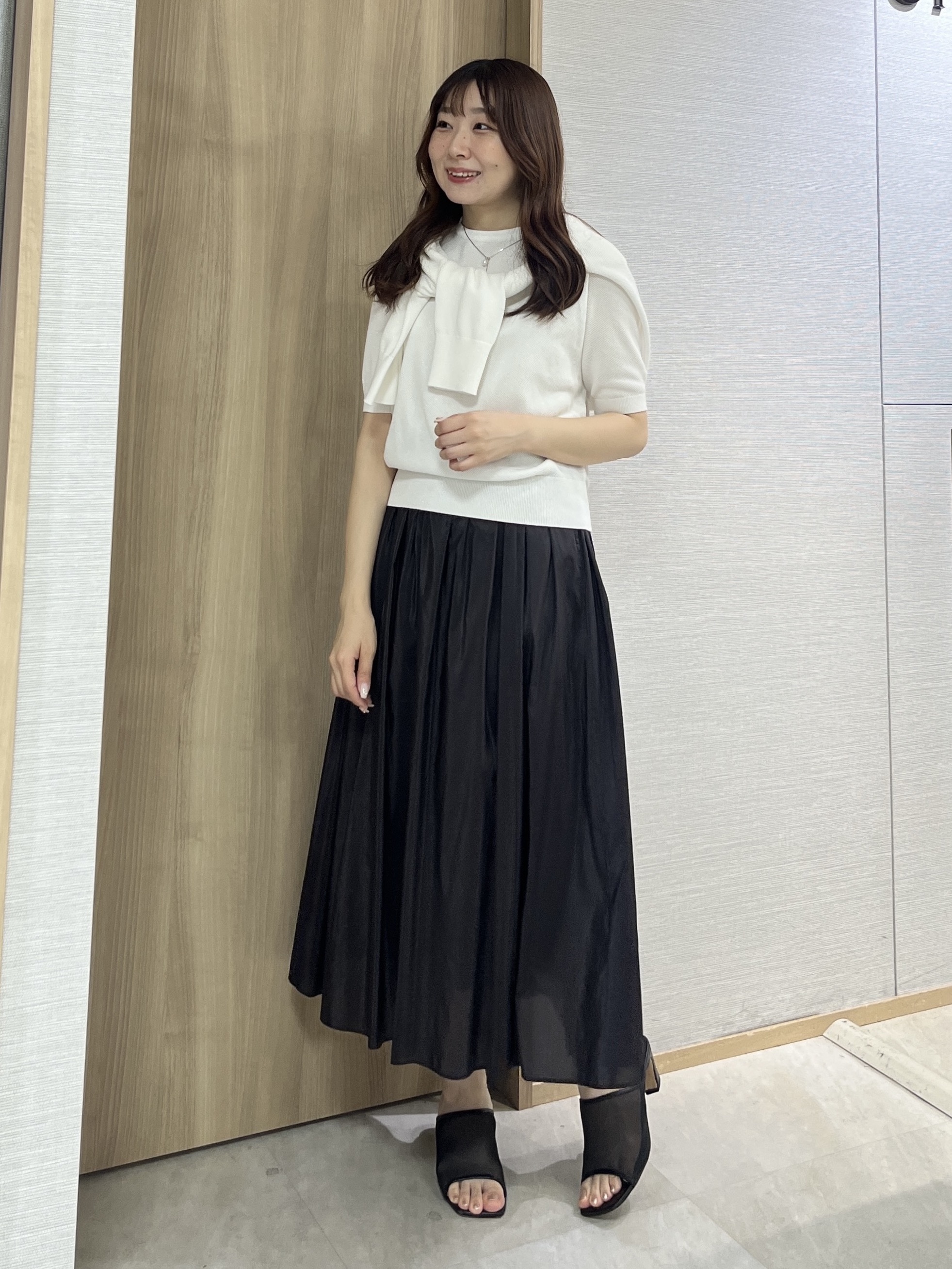KAHOさんの「UNTITLED｜◆【アンサンブル可】ラメ混クルーネックプルオーバー」を使ったコーディネート