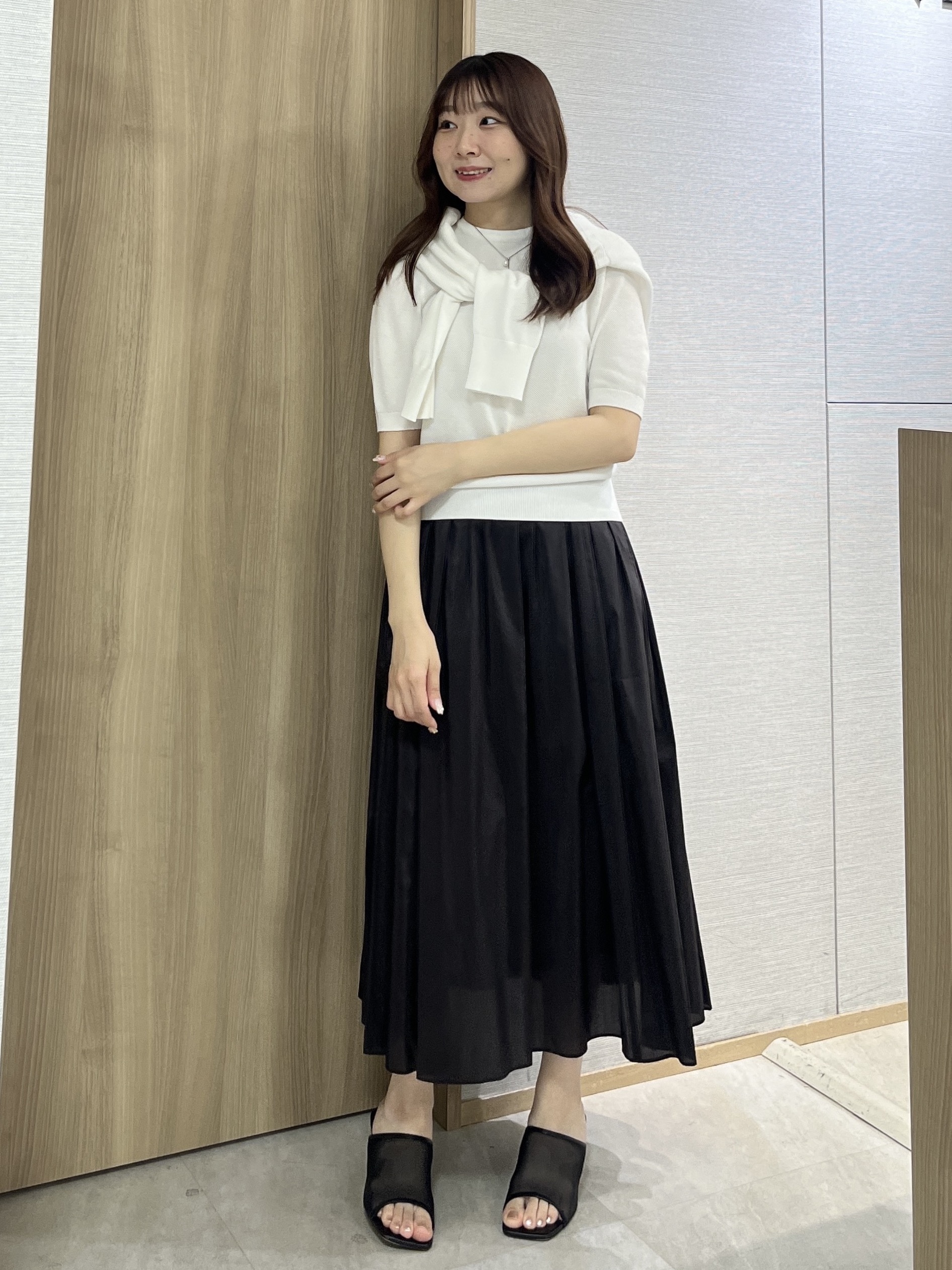 KAHOさんの「UNTITLED｜◆【アンサンブル可】ラメ混クルーネックプルオーバー」を使ったコーディネート