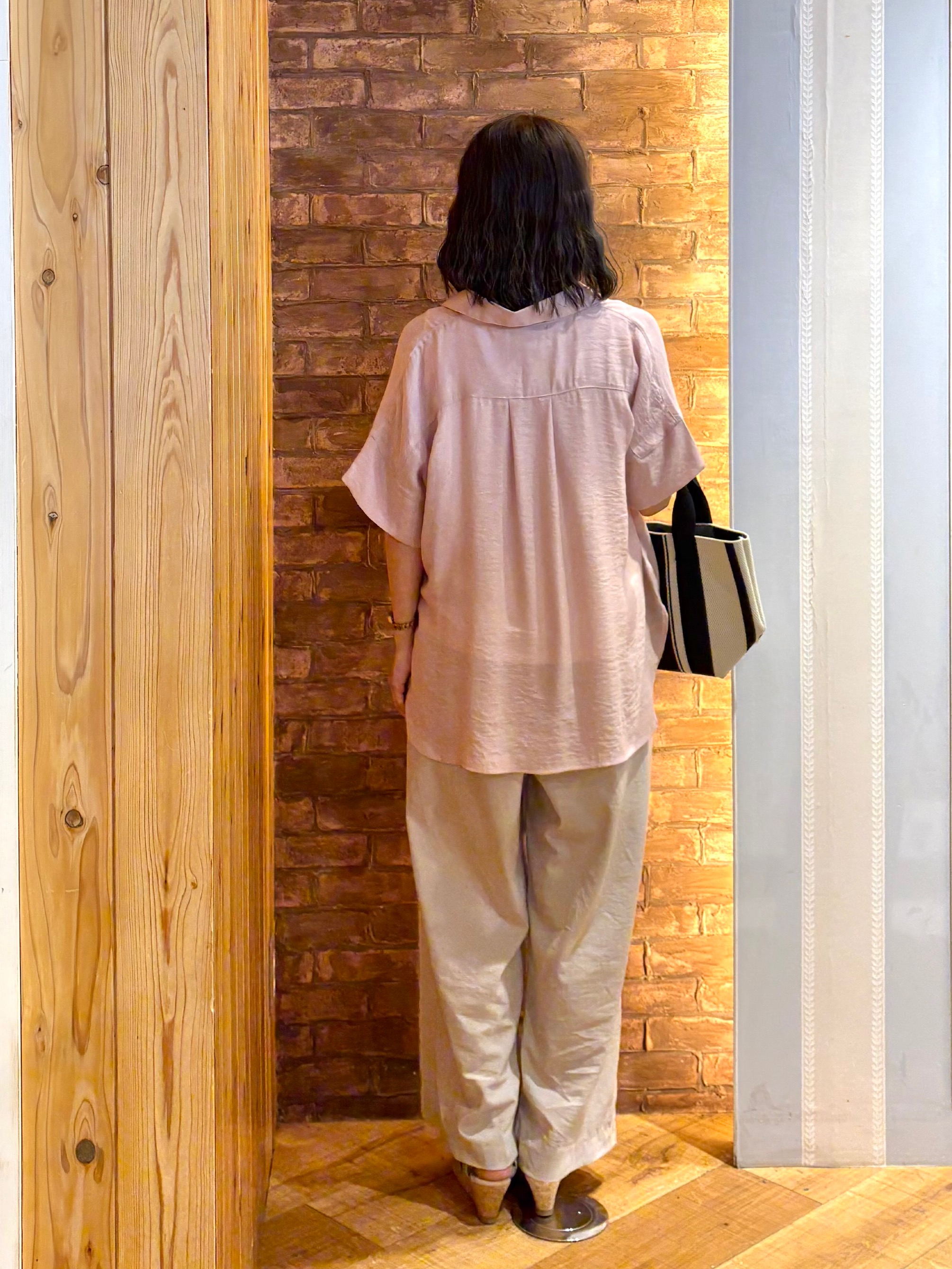 mieさんの「SHOO･LA･RUE｜【2点セット/S-LL/洗濯機可】時短でコーデ決まる スラブスキッパーシャツ＋タンクトップ」を使ったコーディネート