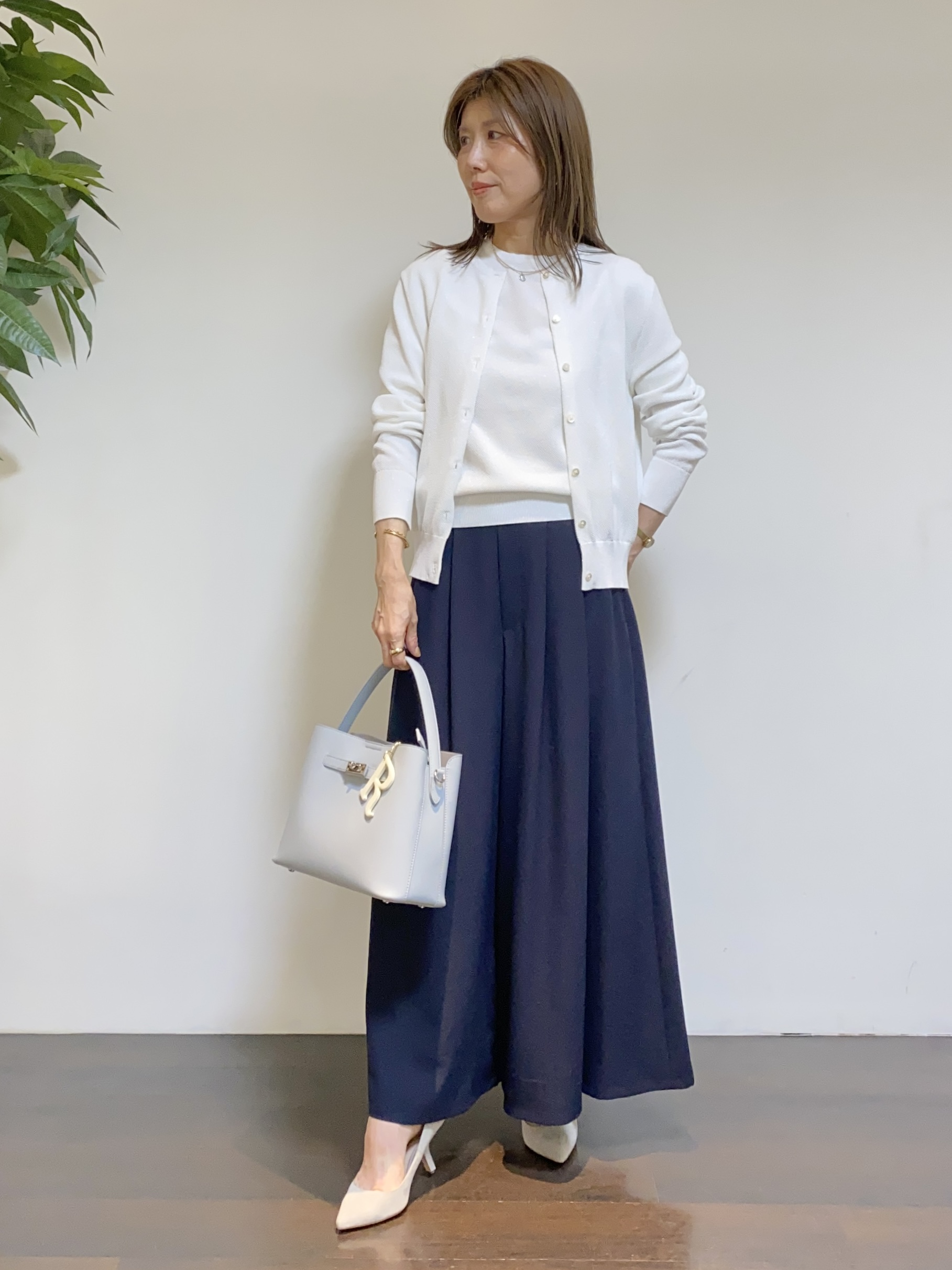 tomoさんの「UNTITLED｜◆【アンサンブル可】ラメ混クルーネックカーディガン」を使ったコーディネート