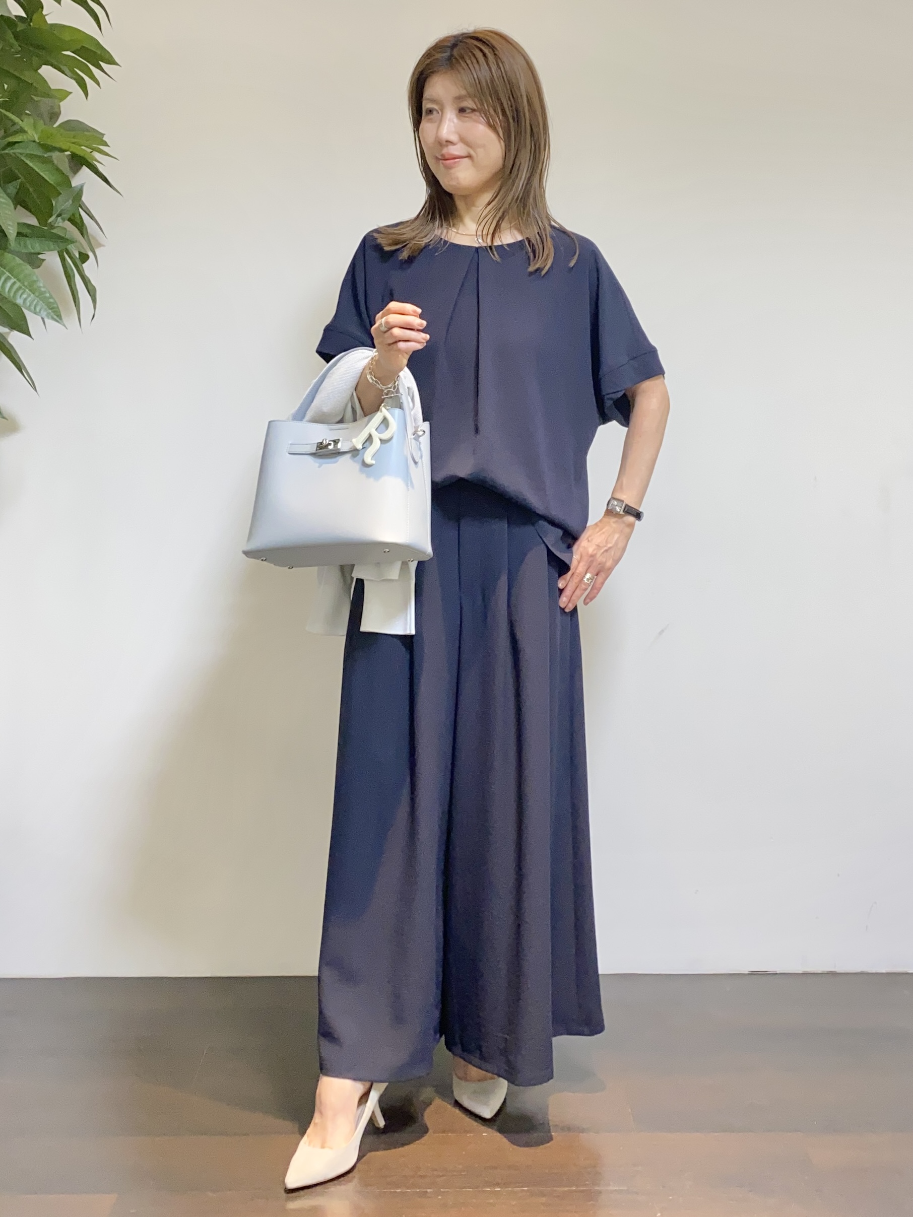 tomoさんの「UNTITLED｜【セットアップ可/UVカット/前後2WAY】リラクシーフレンチスリーブブラウス」を使ったコーディネート